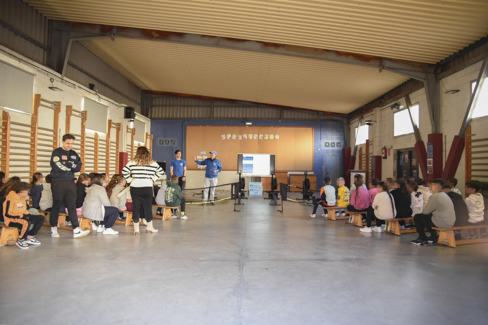 Las fotos de la clase del Club de Remo Linense en el colegio Pablo Picasso