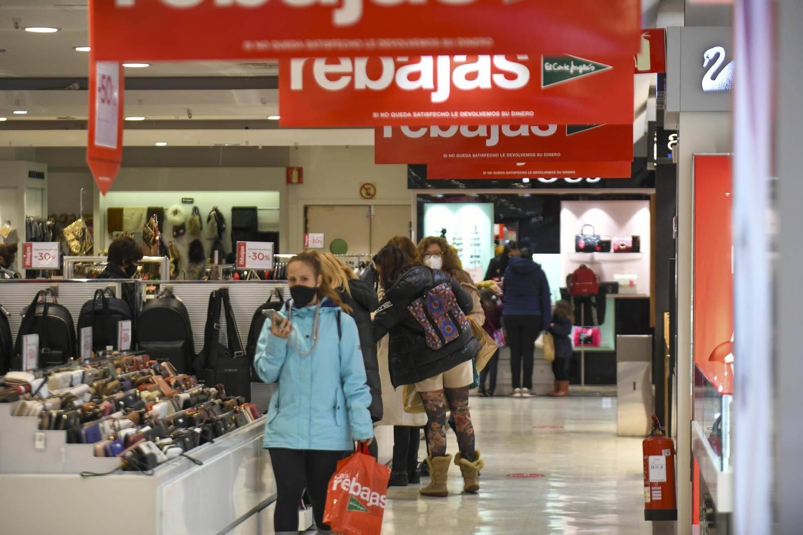 Fotos: el inicio de las rebajas en el Corte Inglés de Granada