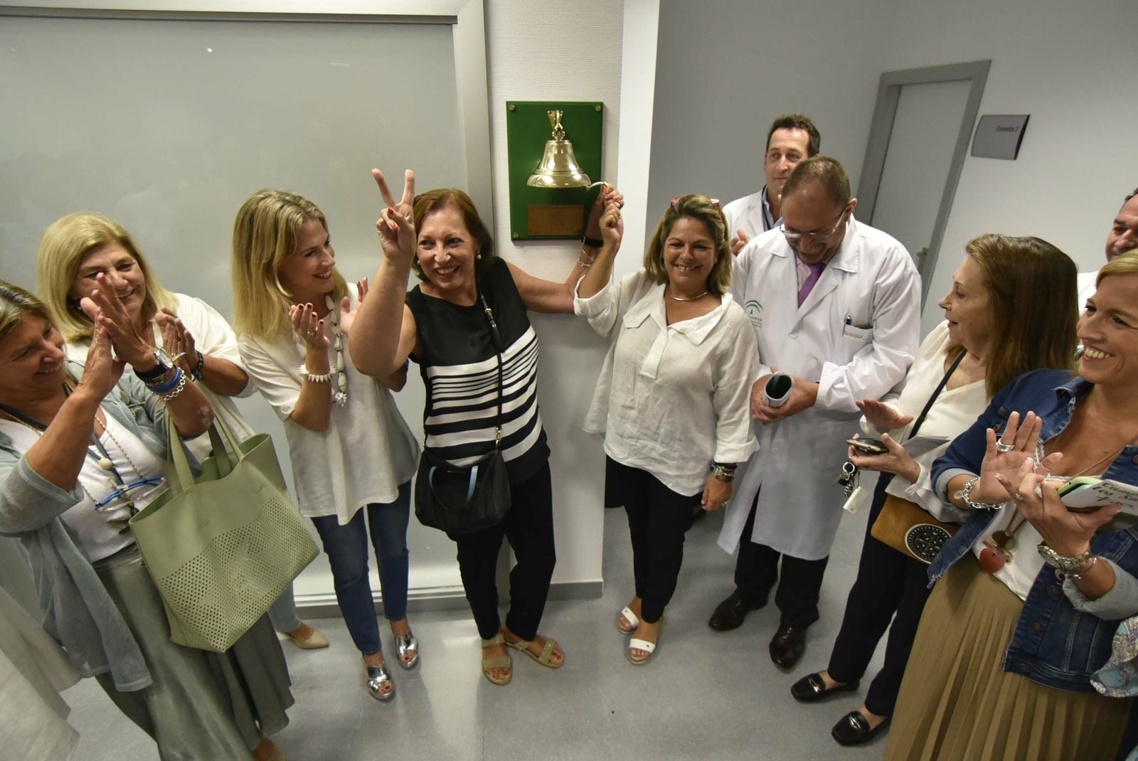 Inauguración de la campana de los sueños en el Hospital de La Línea.