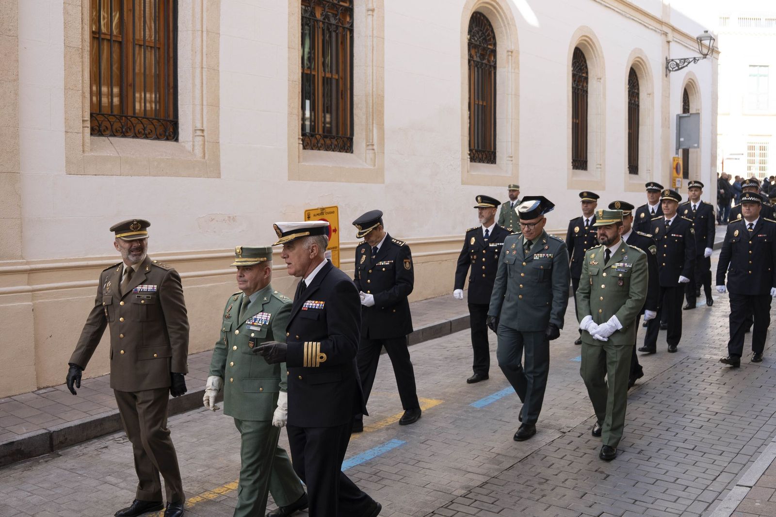 El Pendón vuelve a alzarse en Almería: memoria y ciudad bajo la luz de diciembre