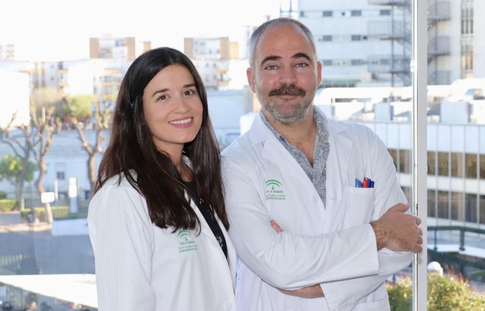 Los doctores Laura Padilla y José de la Torre, responsables del Centro de ITS de Sevilla.