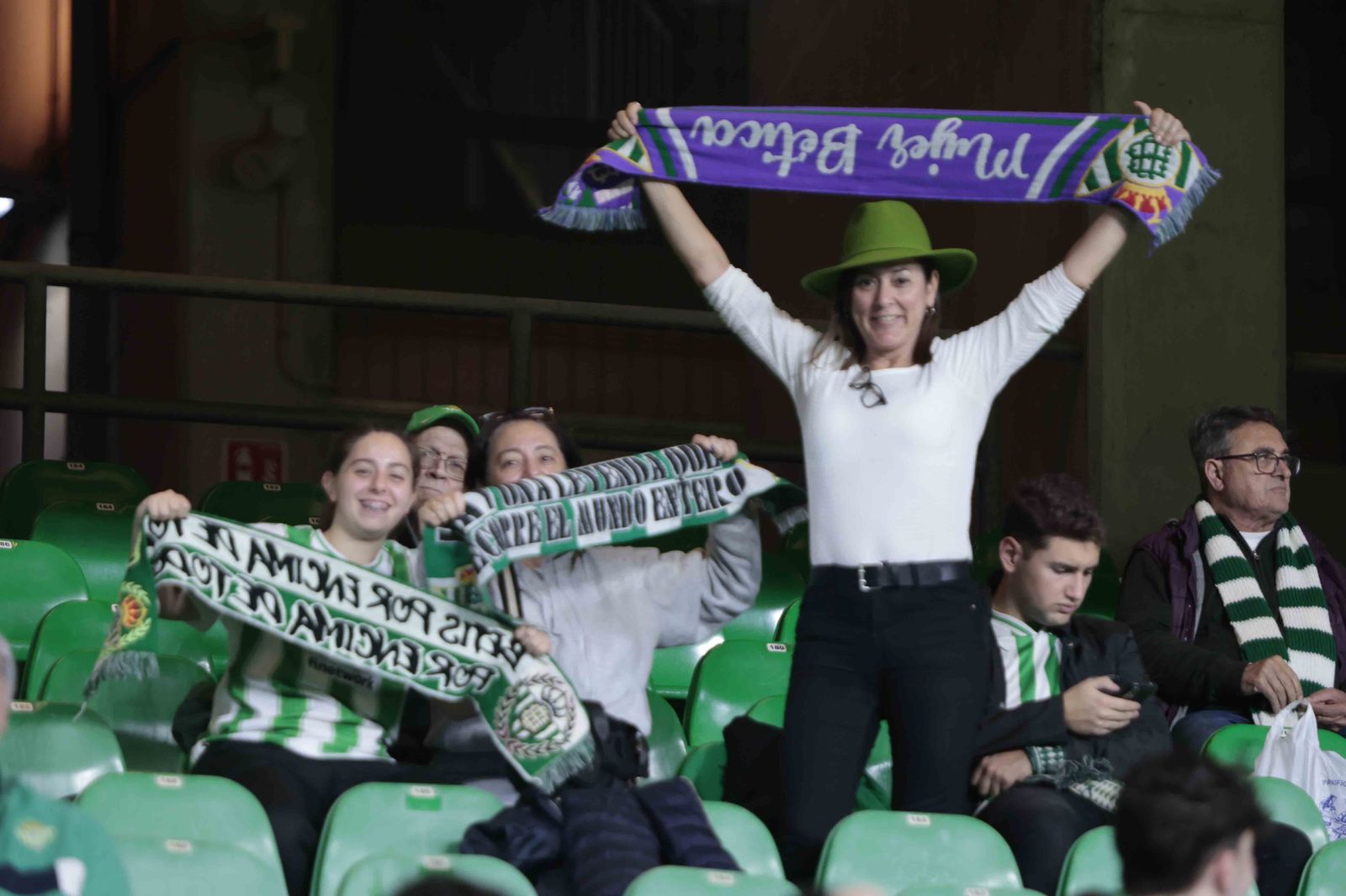 Búscate en las gradas del Villamarín