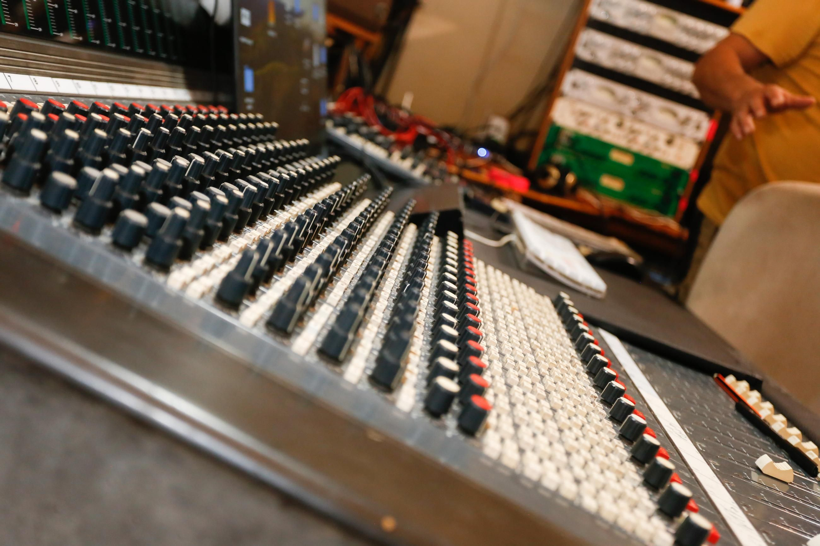 Punta Paloma, el estudio perdido en Tarifa donde graban los músicos famosos, en imágenes