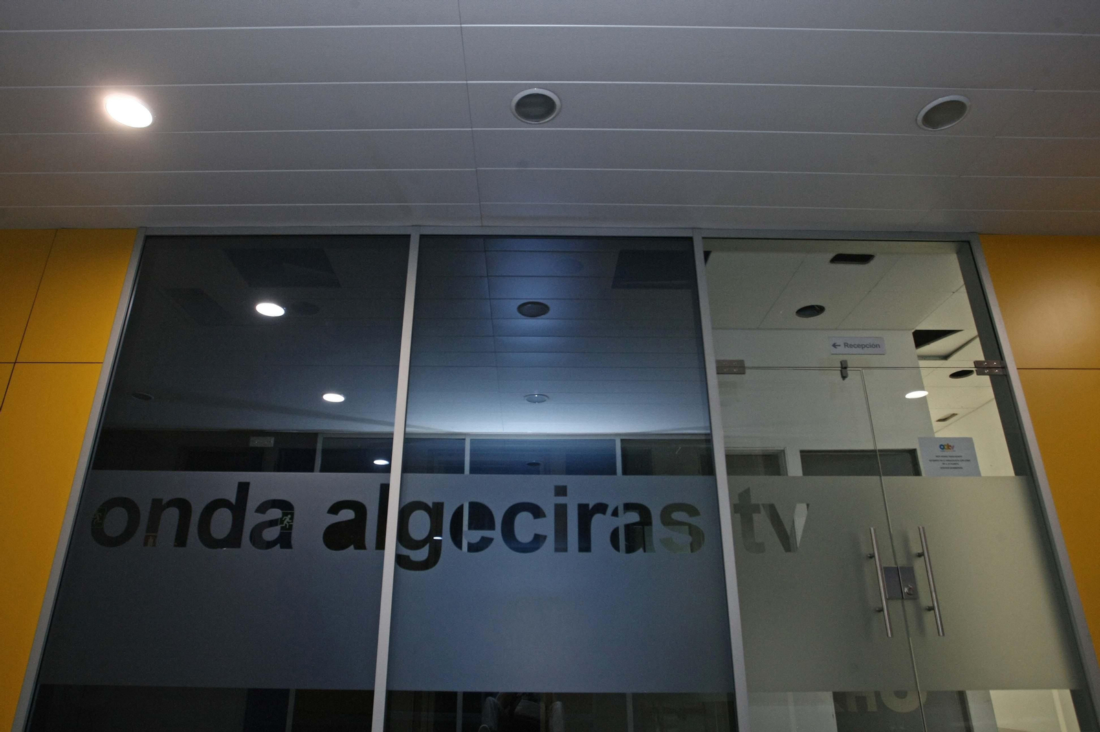 Las instalaciones que ha ocupado 'Onda Algeciras' en la Plaza Andalucía, ayer por la mañana.