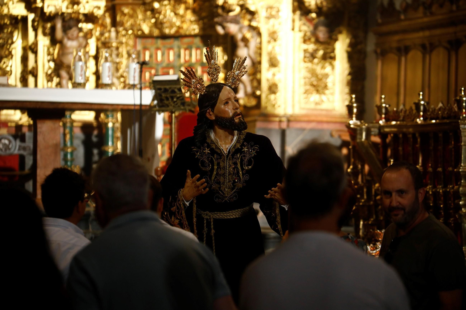 Las mejores fotos de la veneración al Señor del Huerto de Córdoba tras su restauración