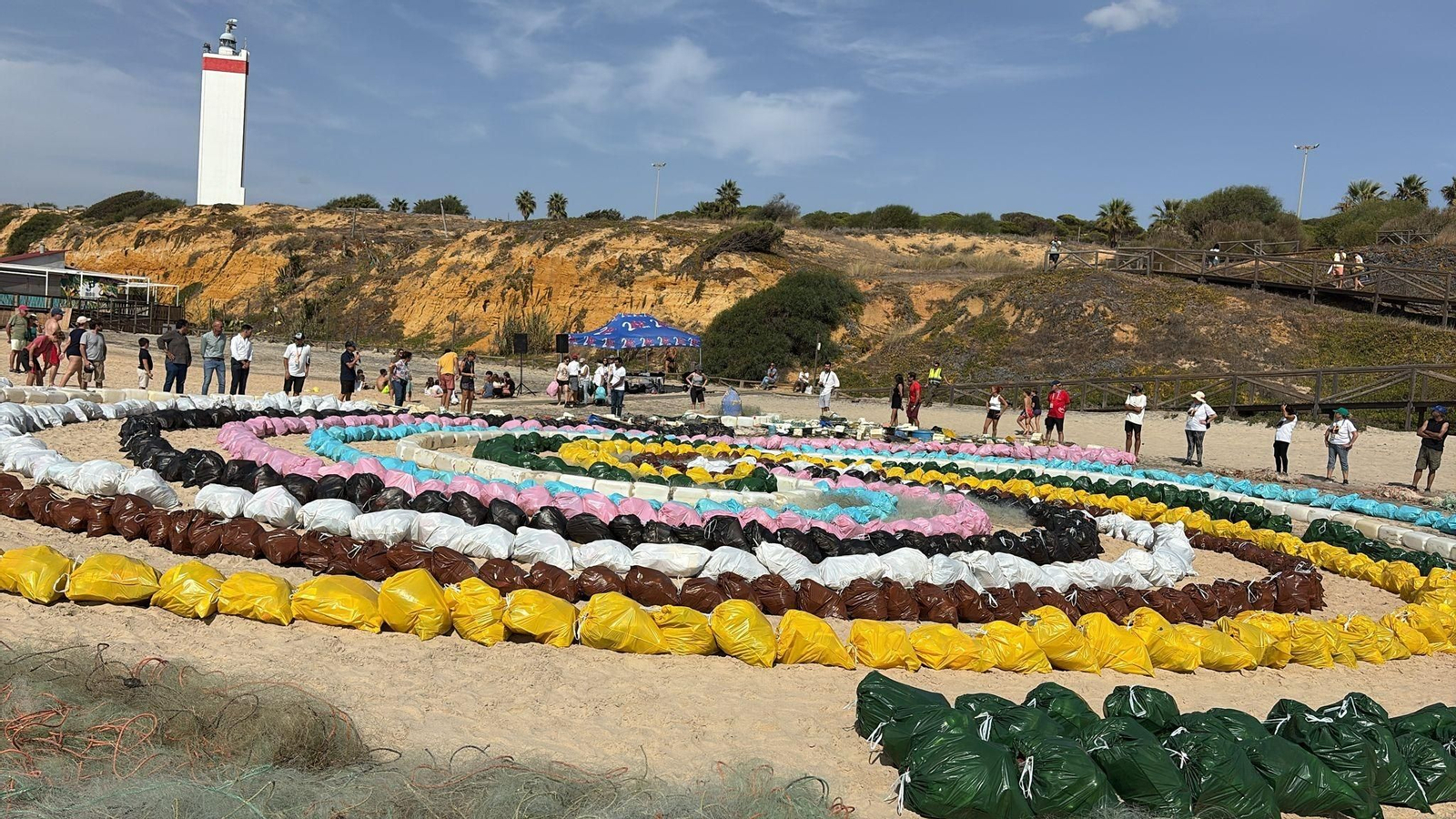 La obra elaborada con residuos en Matalascañas.