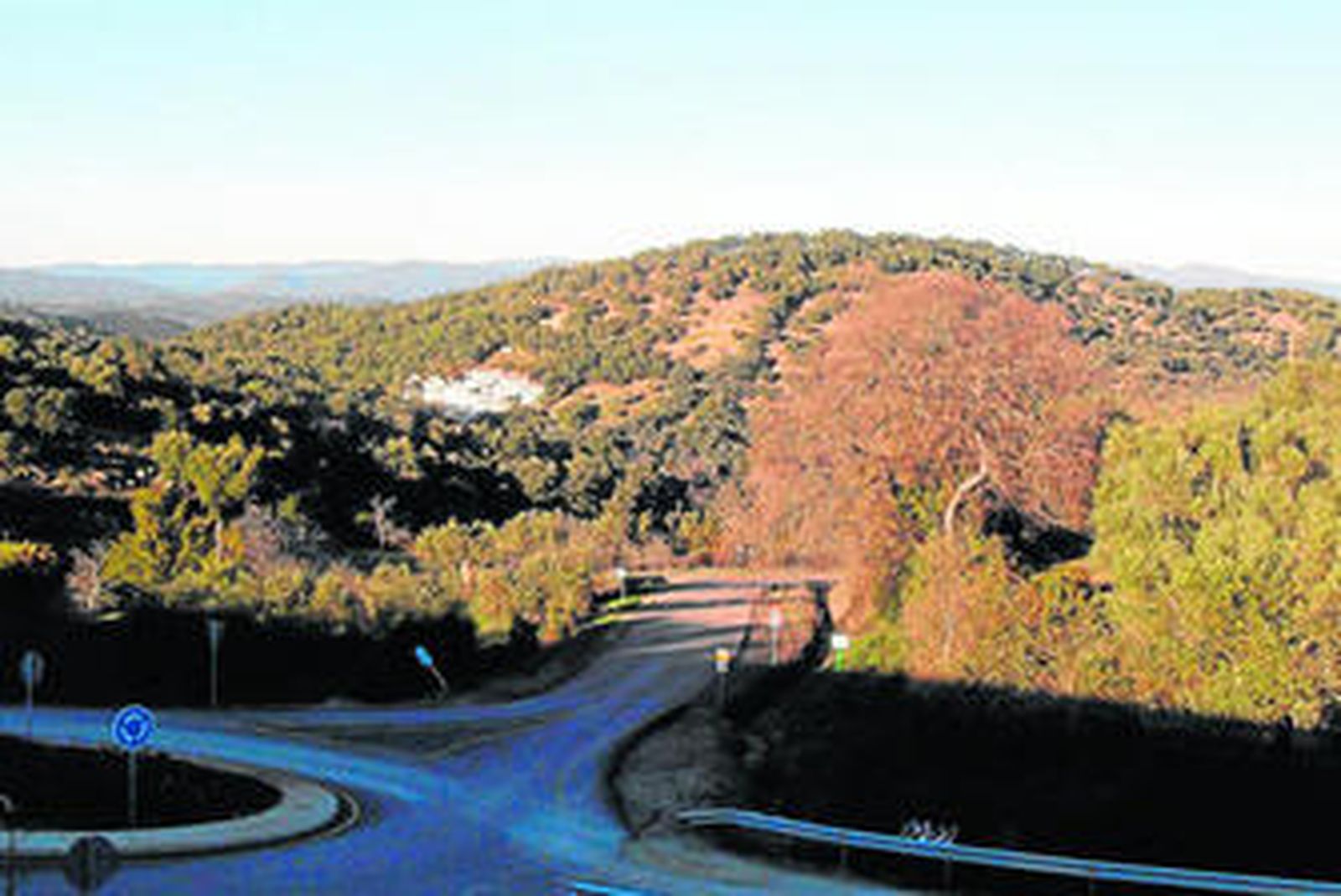 Cruce del Valle de la Barquera hacia la aldea de Carboneras, una de las zonas afectadas por el trazado nuevo.
