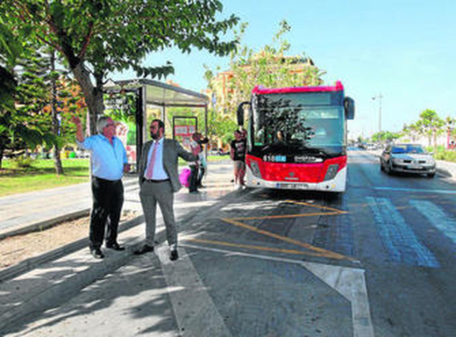 Rafael Piña, ayer, en la presentación del autobús entre San Pedro y Málaga.