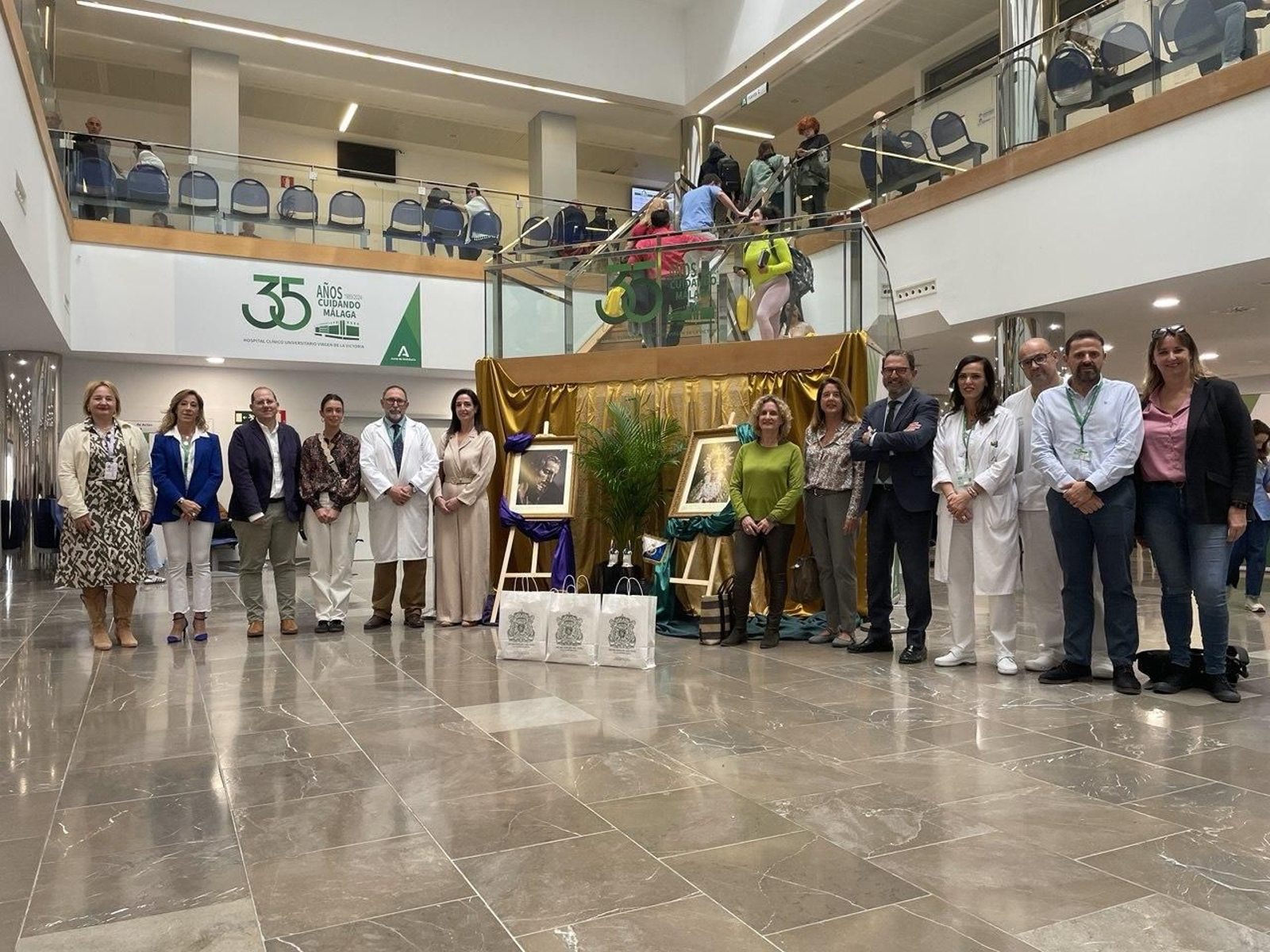 Representantes del Clínico, de Salud y de la Archicofradía.
