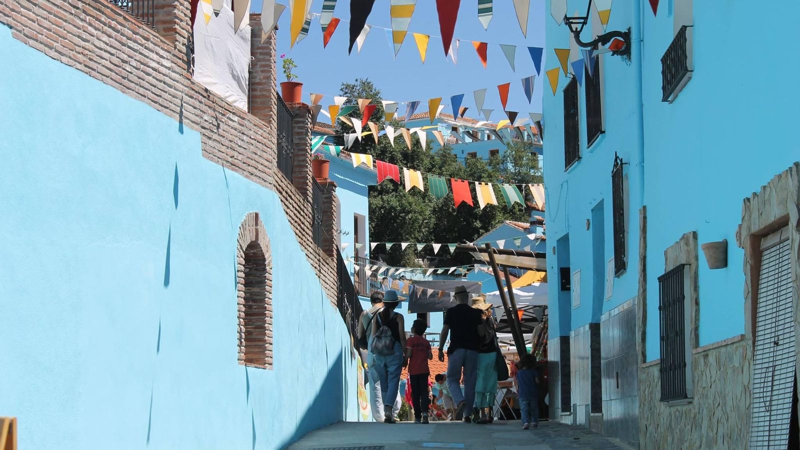 Una de las calles de Júzcar. Una de las calles de Júzcar.