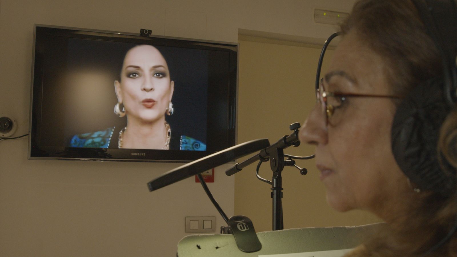 Lolita durante la grabación del anuncio de Cruzcampo que tiene a su madre, Lola, como principal protagonista.