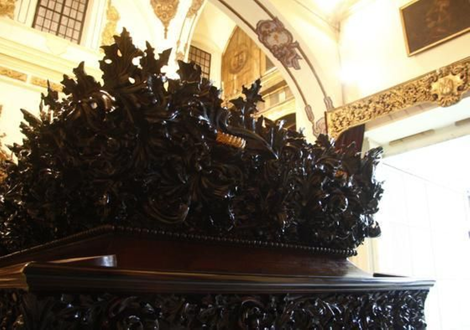 Entrega del paso ya restaurado a la Hermandad de la Carretería.

Foto: Victoria Hidalgo