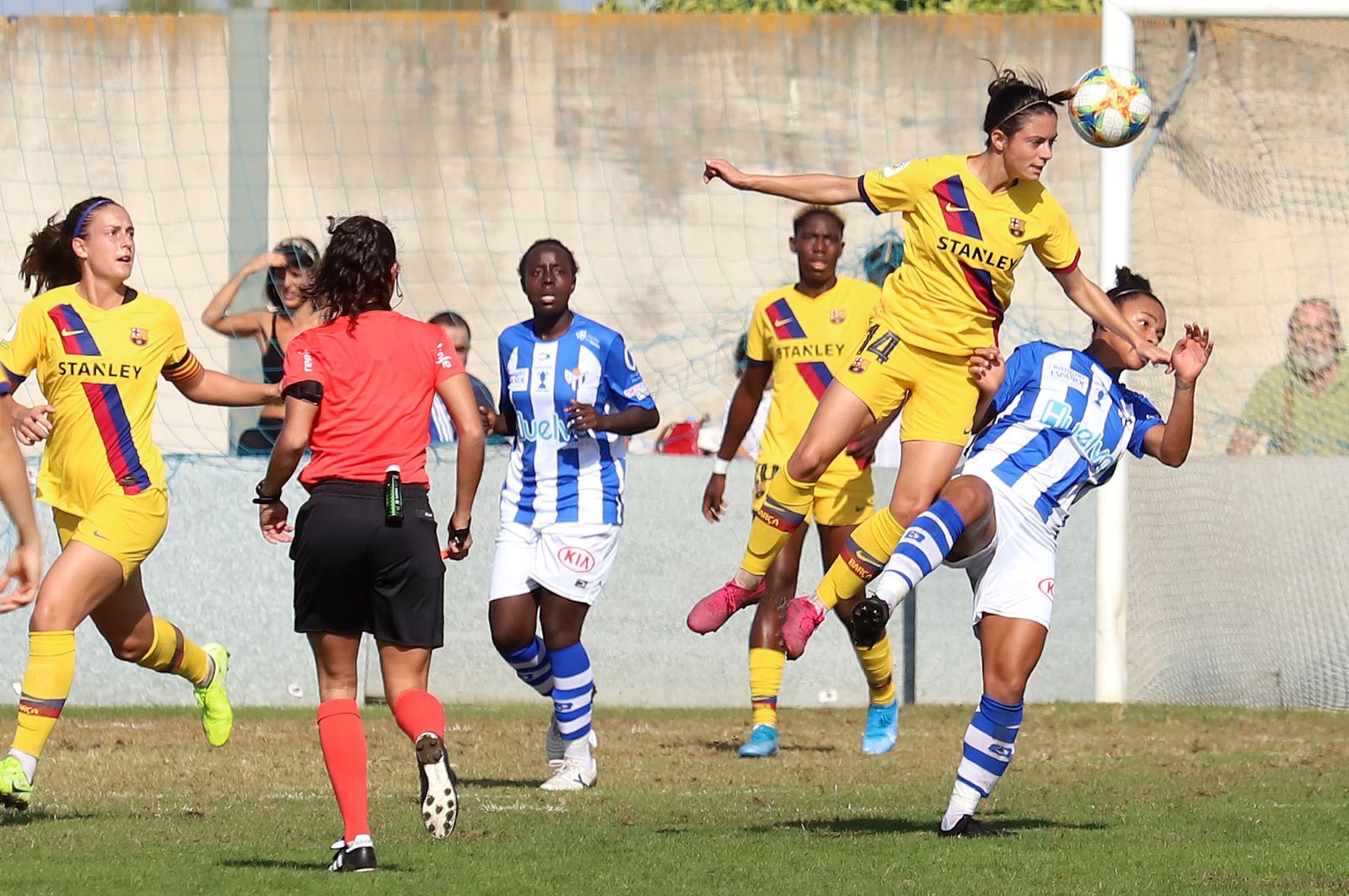 Sporting y FC Barcelona, durante el encuentro de Liga en Huelva esta temporada.