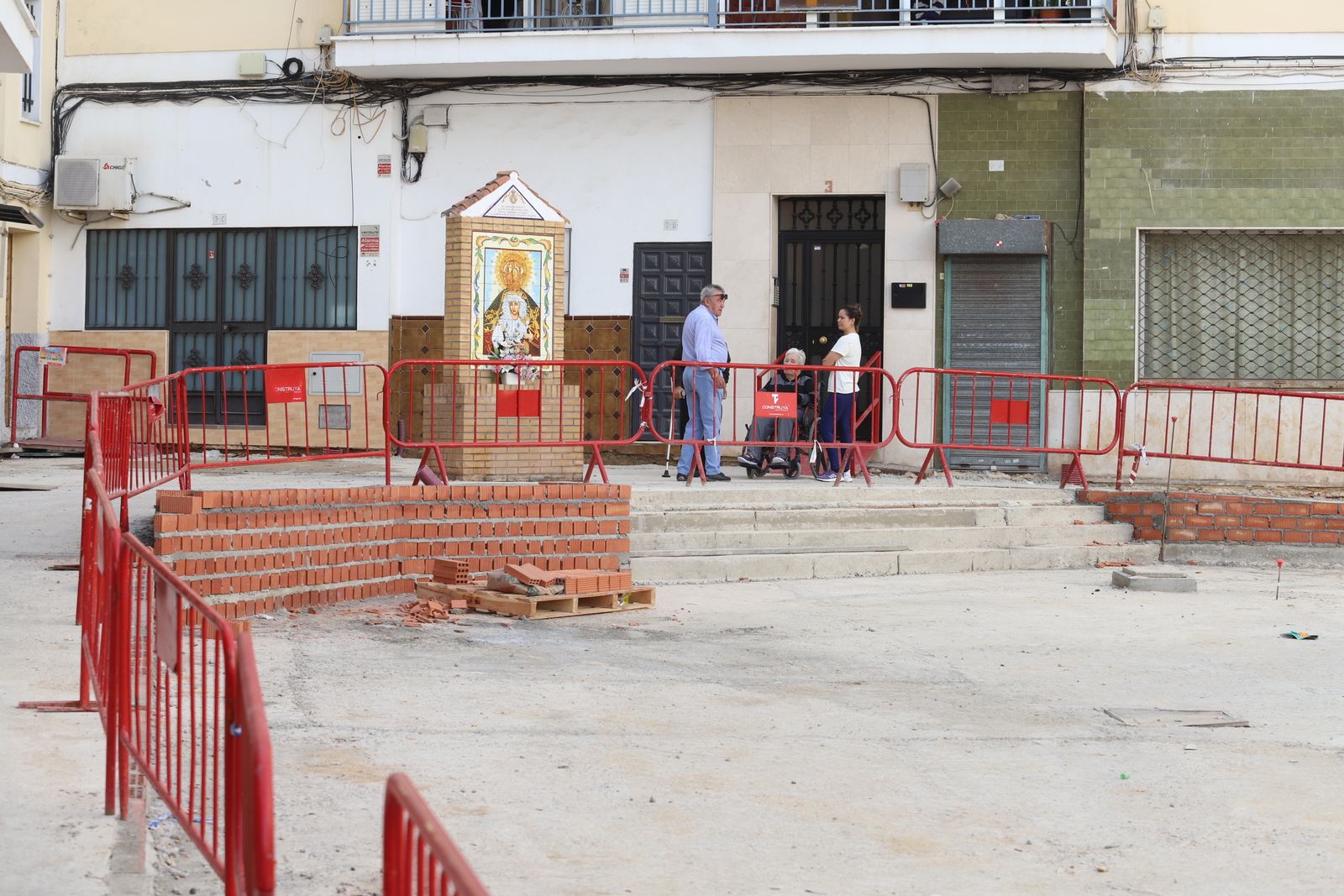 Las obras de peatonalización de la Plaza de Los Dolores, en imágenes