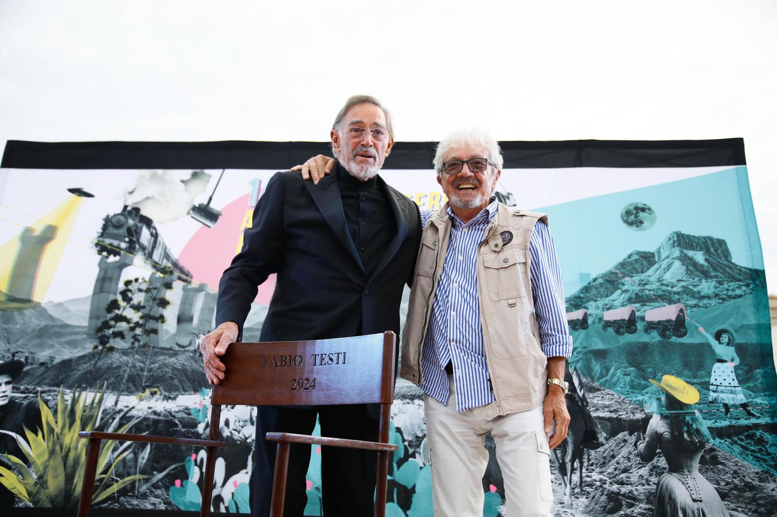 Descubrimiento de la silla del actor Fabio Testi en el Paseo de la Fama de Tabernas, en imágenes