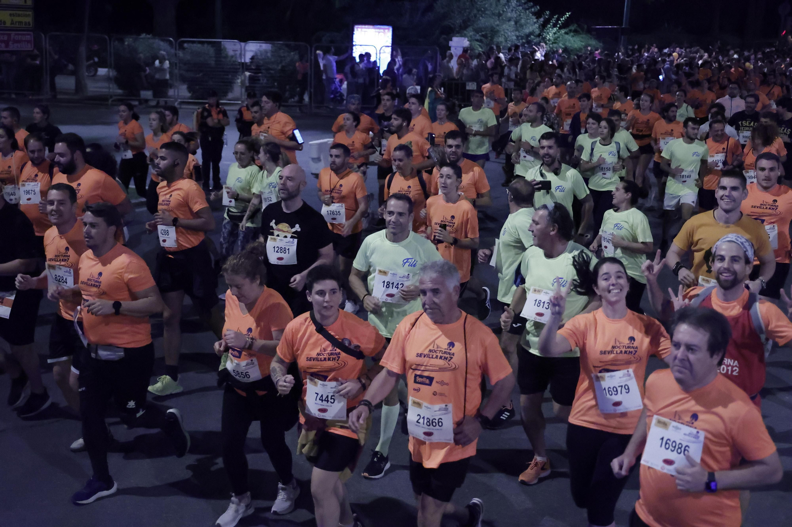 Búscate en la Carrera Nocturna de Sevilla (8)