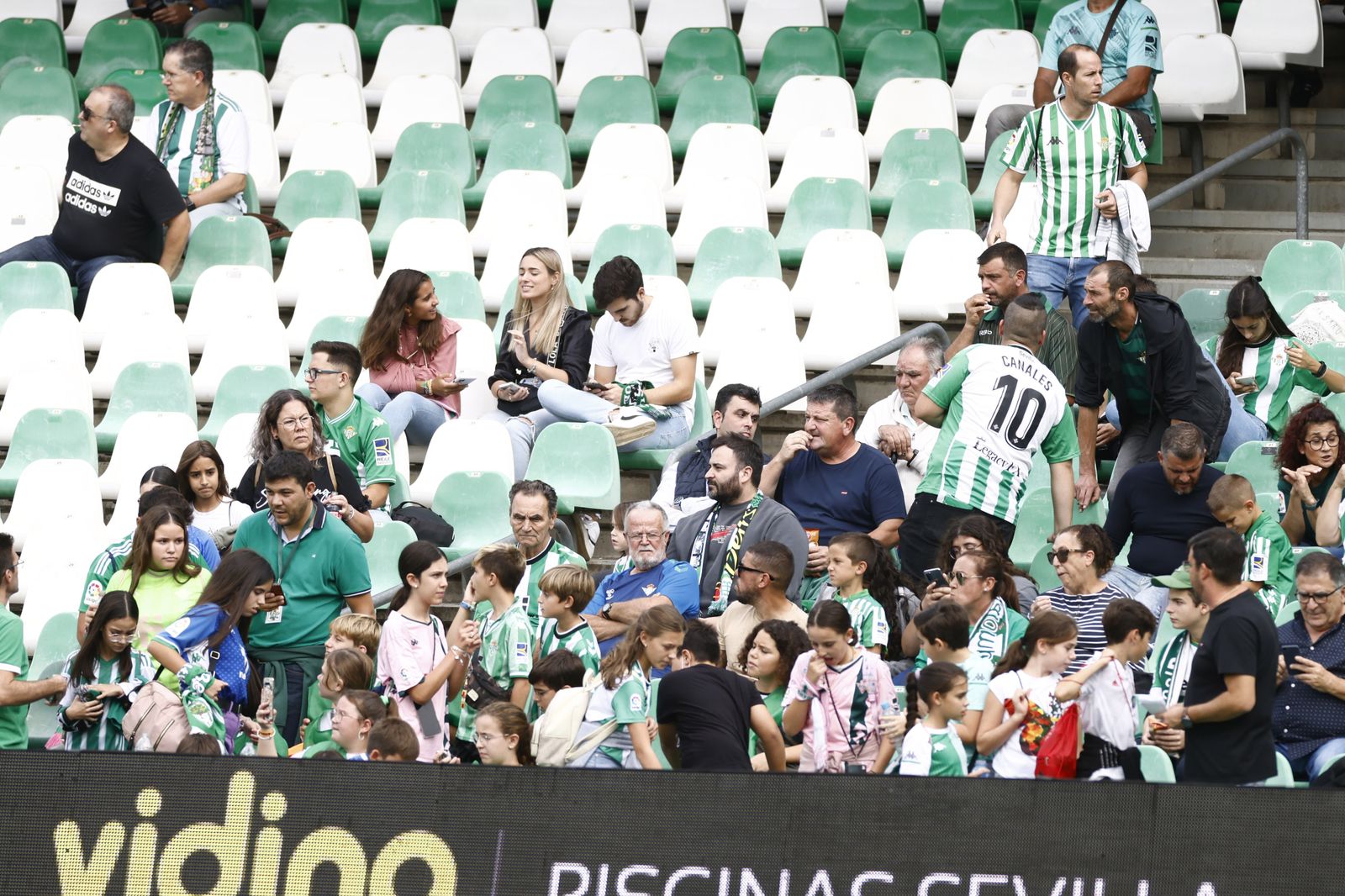 Búscate en las fotos del Betis-Atlético de Madrid