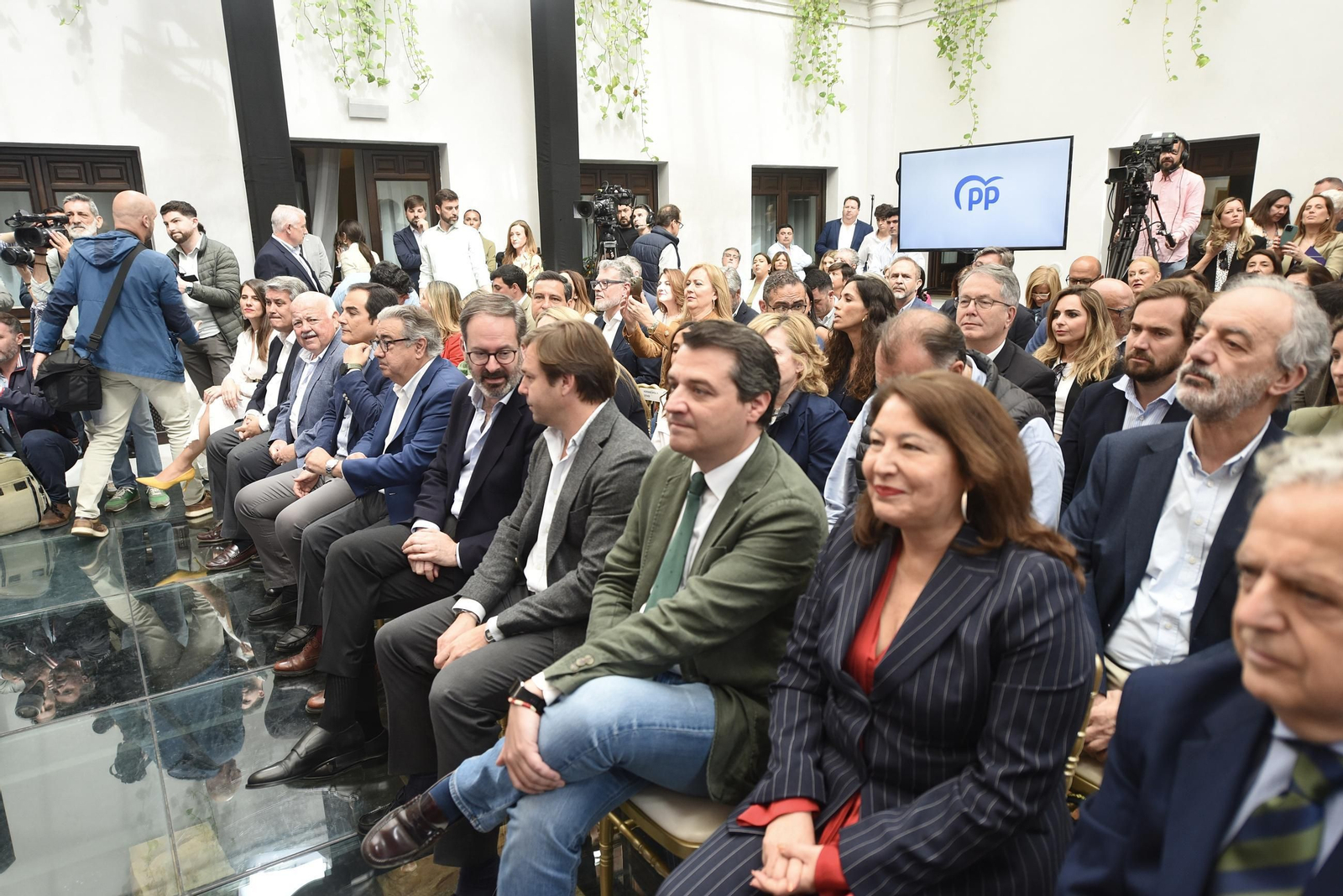 La visita de Núñez Feijóo y Juanma Moreno a Córdoba, en imágenes