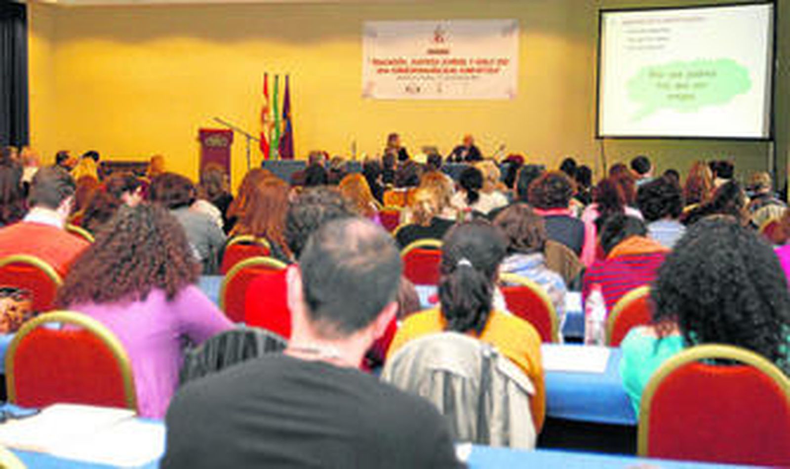Asistentes a la primera jornada del encuentro educativo y judicial que se desarrolla en el Novo.