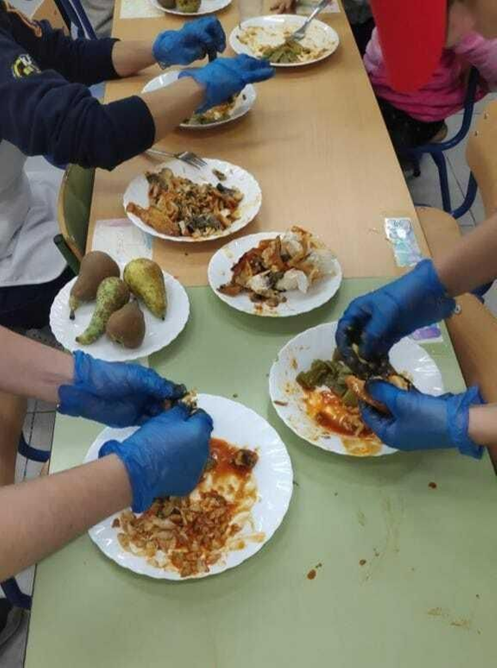 Otro colegio se suma a las quejas de los comedores escolares Otro colegio se suma a las quejas de los comedores escolares