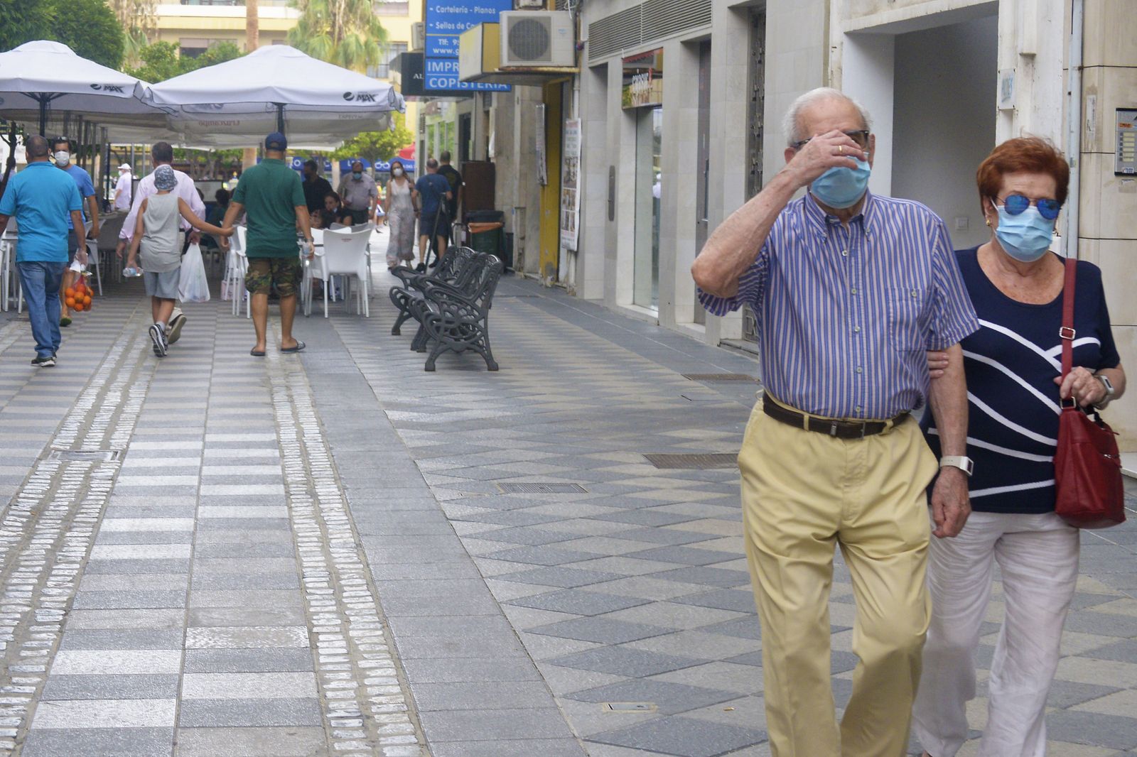 Imágenes del primer día de obligatoriedad de las mascarillas en Algeciras: