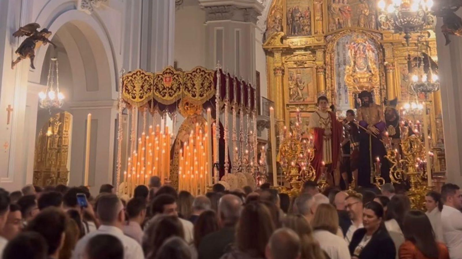 Jesús de la Humildad y la Virgen de la Merced en el interior del Santuario de la Victoria.