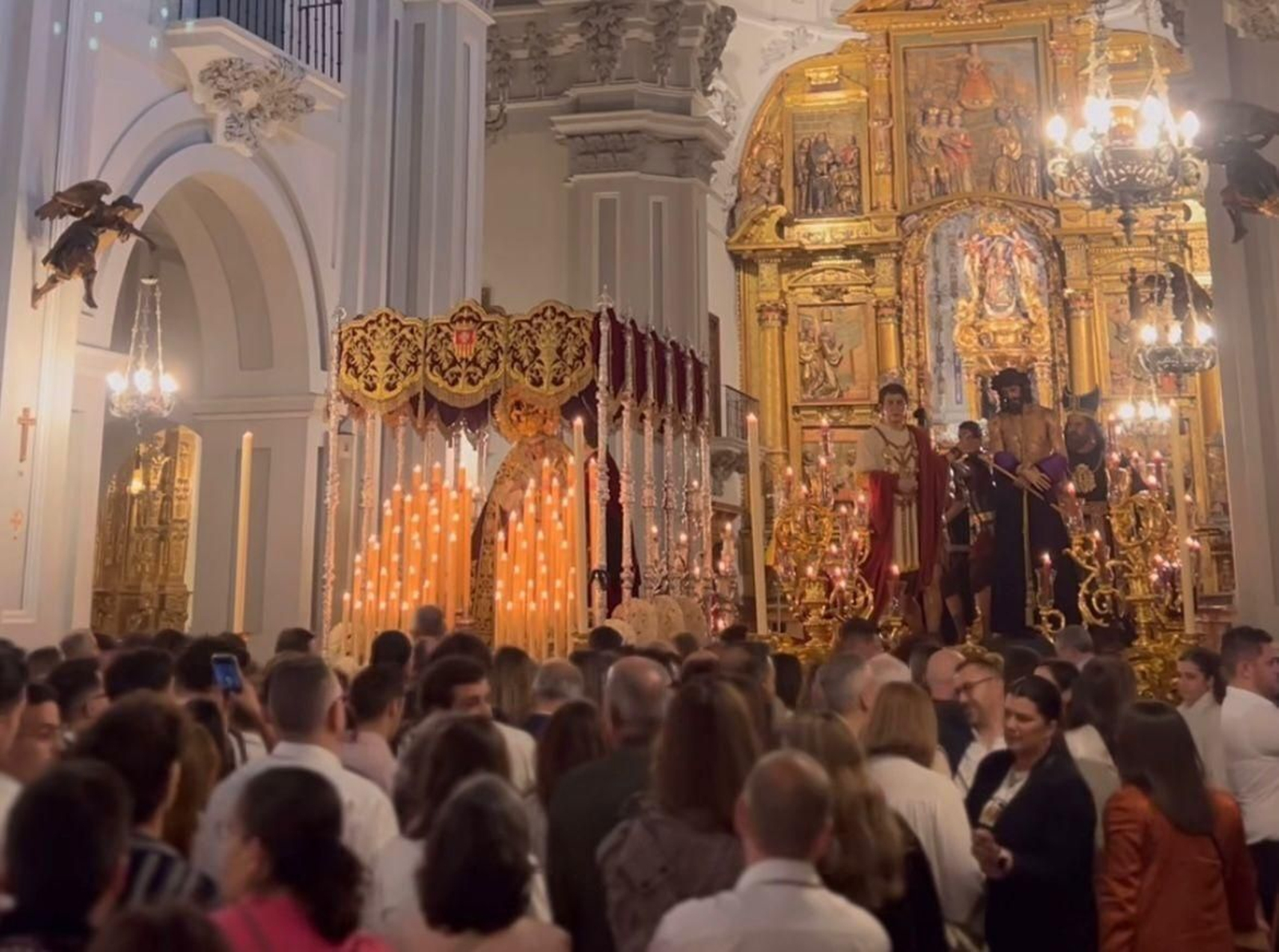 Humildad en el interior del Santuario de la Victoria. Humildad en el interior del Santuario de la Victoria.