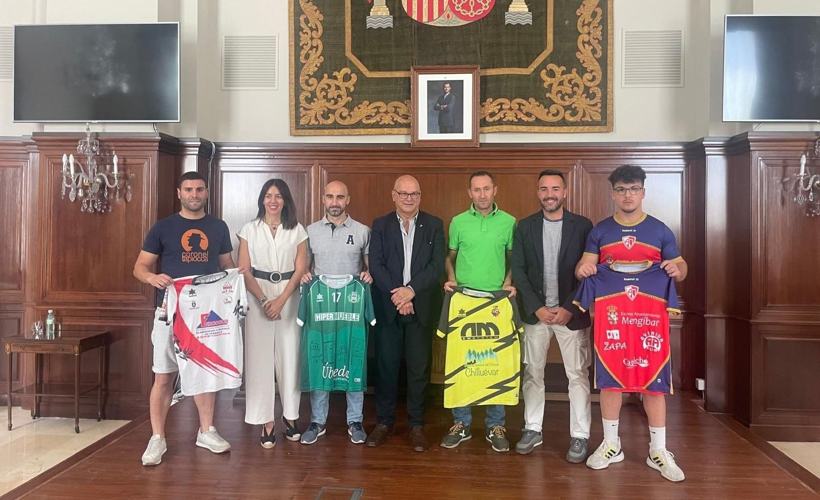 Representantes de los cuatro clubes en la presentación de las finales en la Subdelegación de Gobierno.