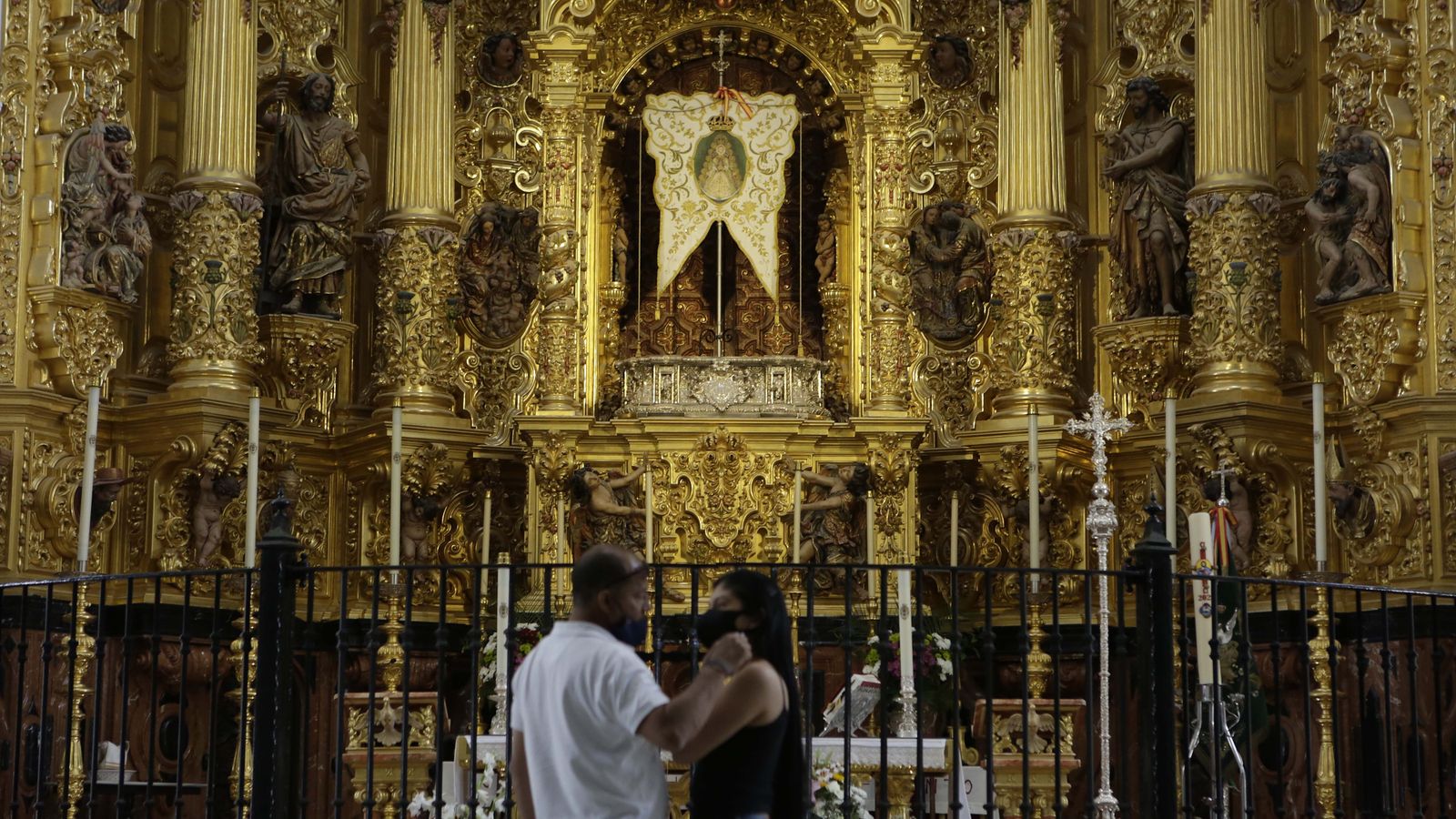 Imágenes de un viernes de Rocío sin romería