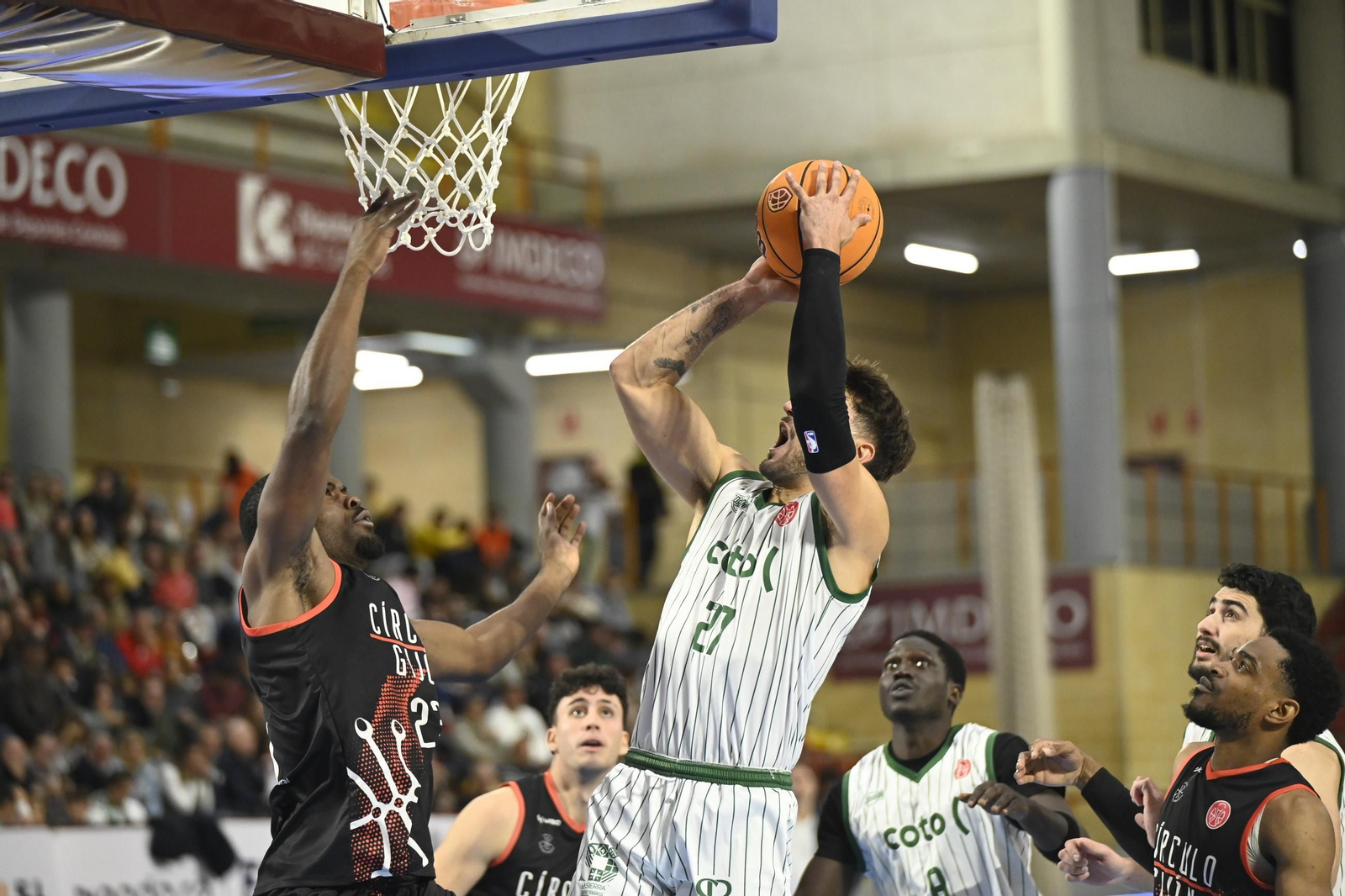 Las mejores fotos del ambiente en Vista Alegre para el Coto Córdoba - Círculo Gijón