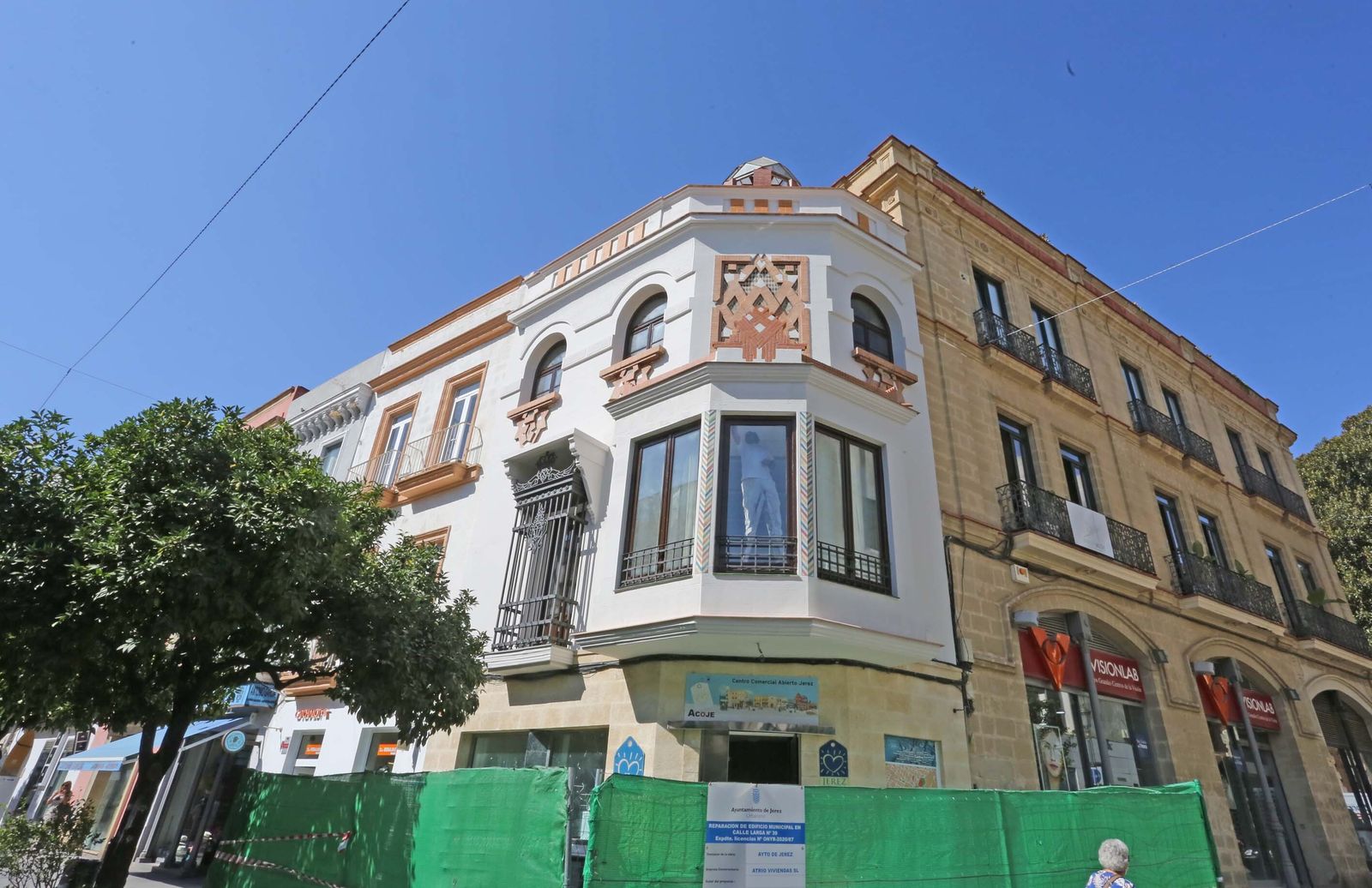 Imagen captada este viernes del estado de las obras del edificio que es sede de Acoje.