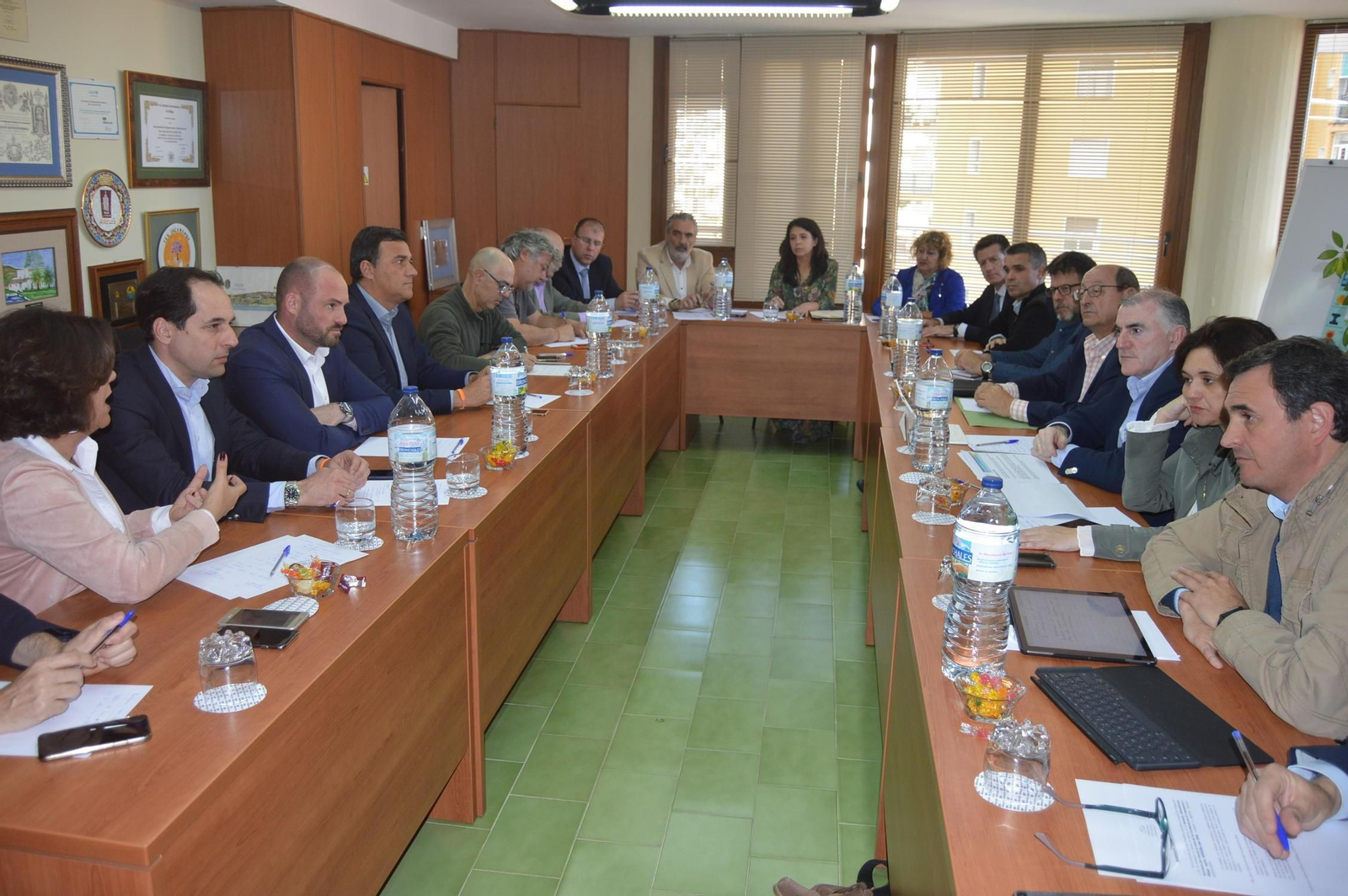 Reunión entre representantes de los partidos con la Plataforma por el Tren Litoral.