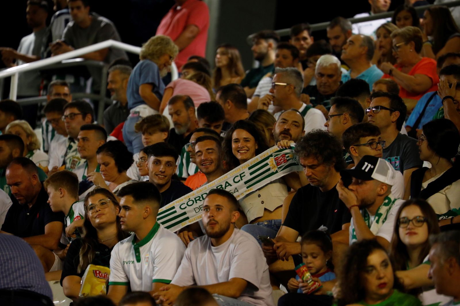 Las imágenes del ambiente en El Arcángel en el Córdoba CF - Linares