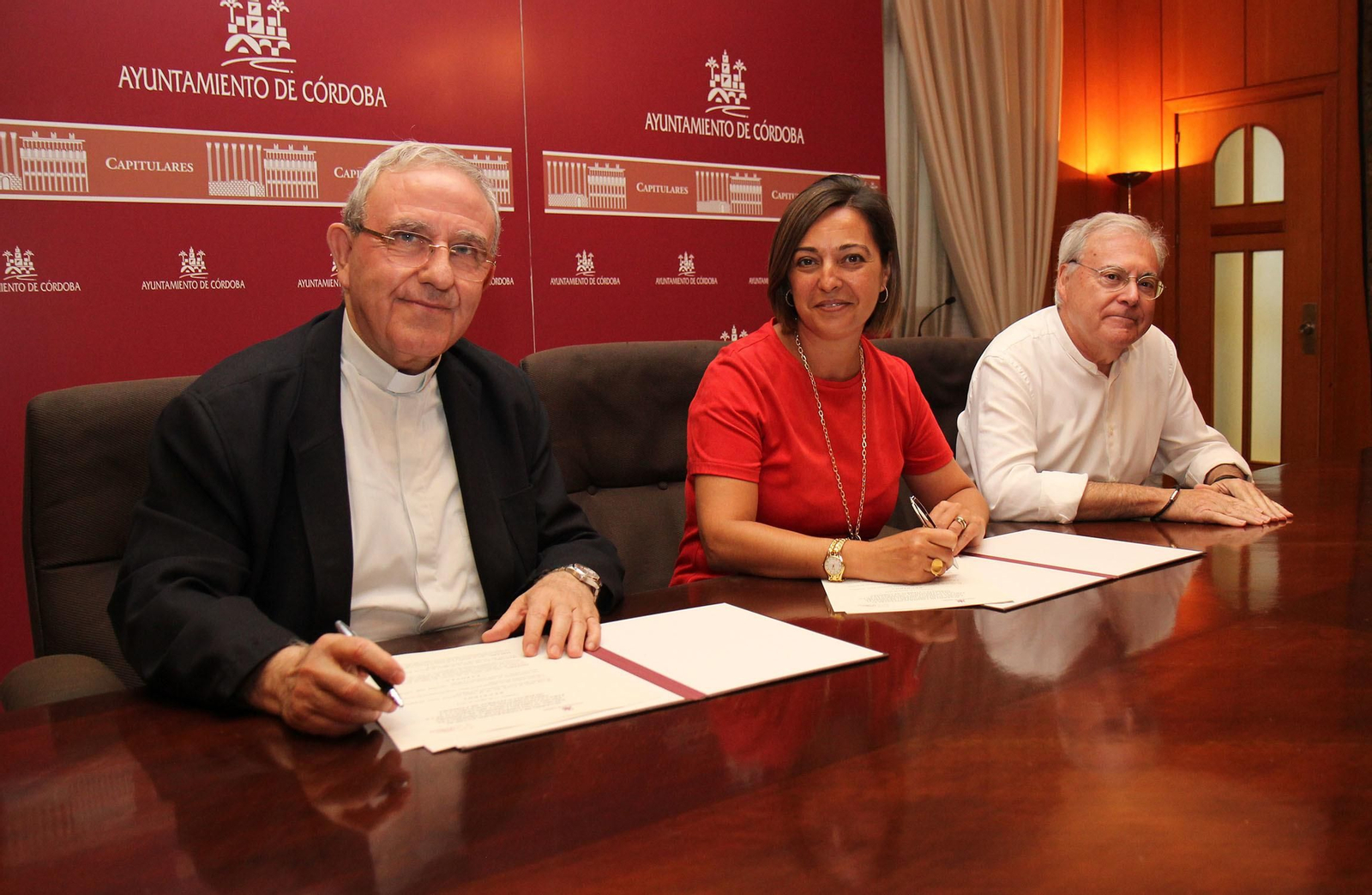 Pérez-Moya, Ambrosio y Aumente, durante la firma del acuerdo.