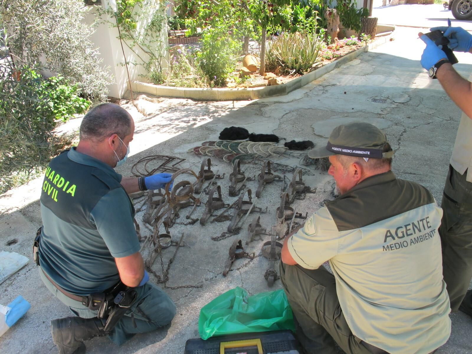 Material intervenido por la Guardia Civil. Material intervenido por la Guardia Civil.