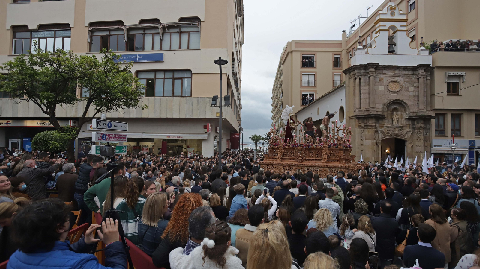 Fotos del Lunes Santo en Algeciras: La Columna y la Legión