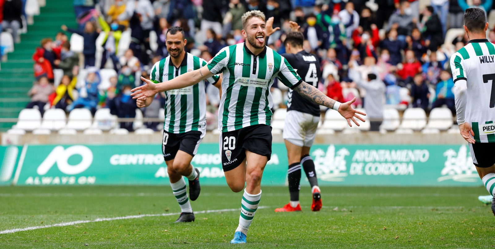Antonio Casas celebra un gol en el último partido del Córdoba CF en El Arcángel.