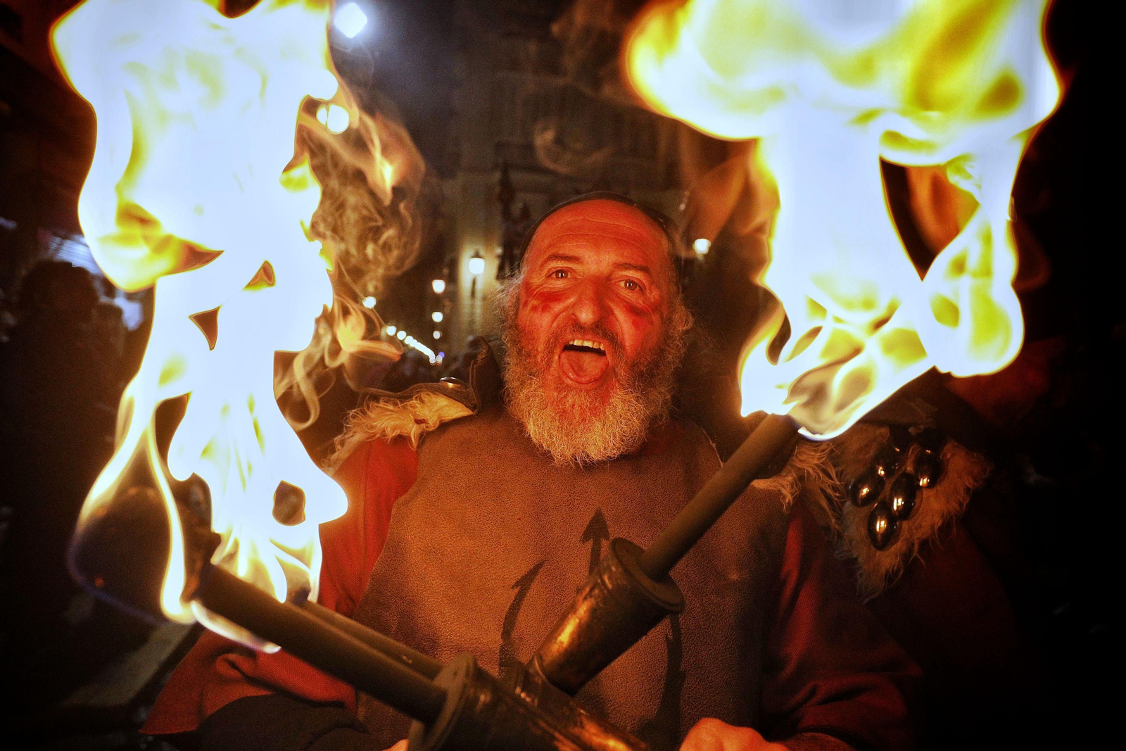 Carnaval de Cádiz 2023: Pregón y quema del Gran Momo, en imágenes