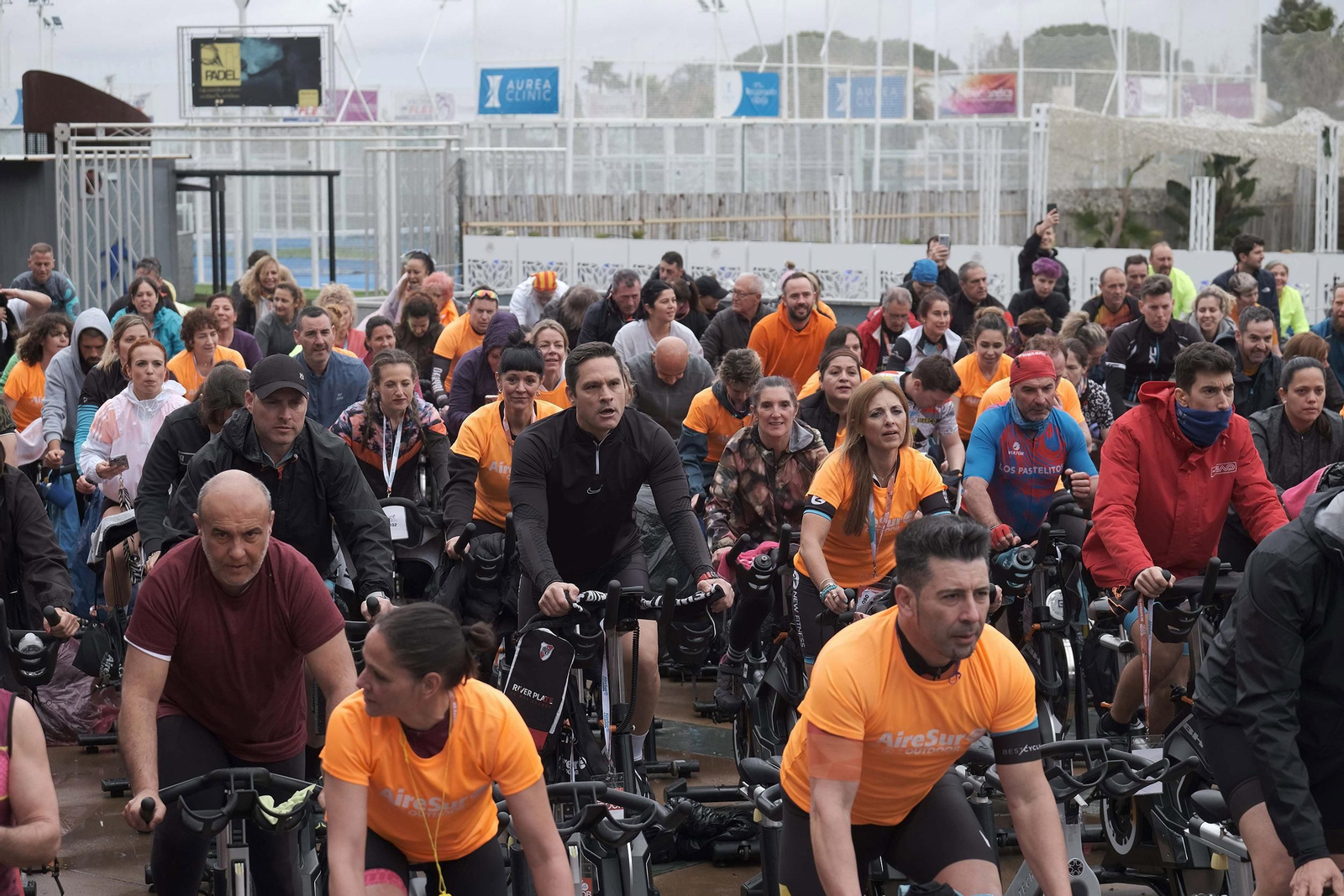 personas haciendo ejercicio en el Centro Comercial AireSur