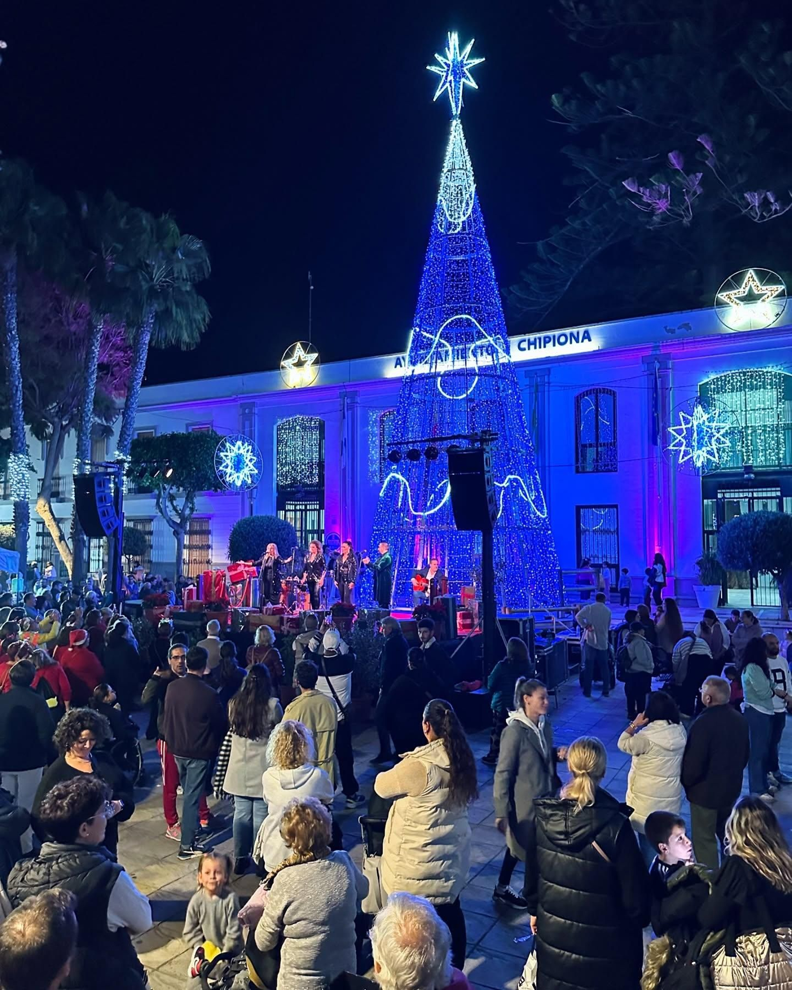 Encendido del alumbrado de Navidad de Chipiona 2024.