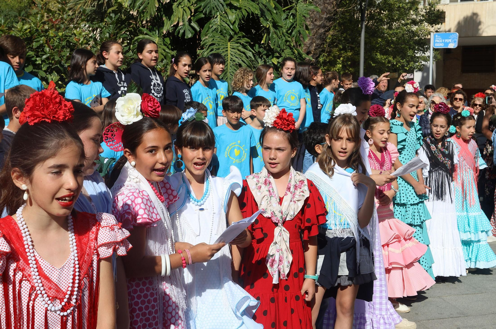 Las mejores imágenes de los peregrinos en la salida de Emigrantes