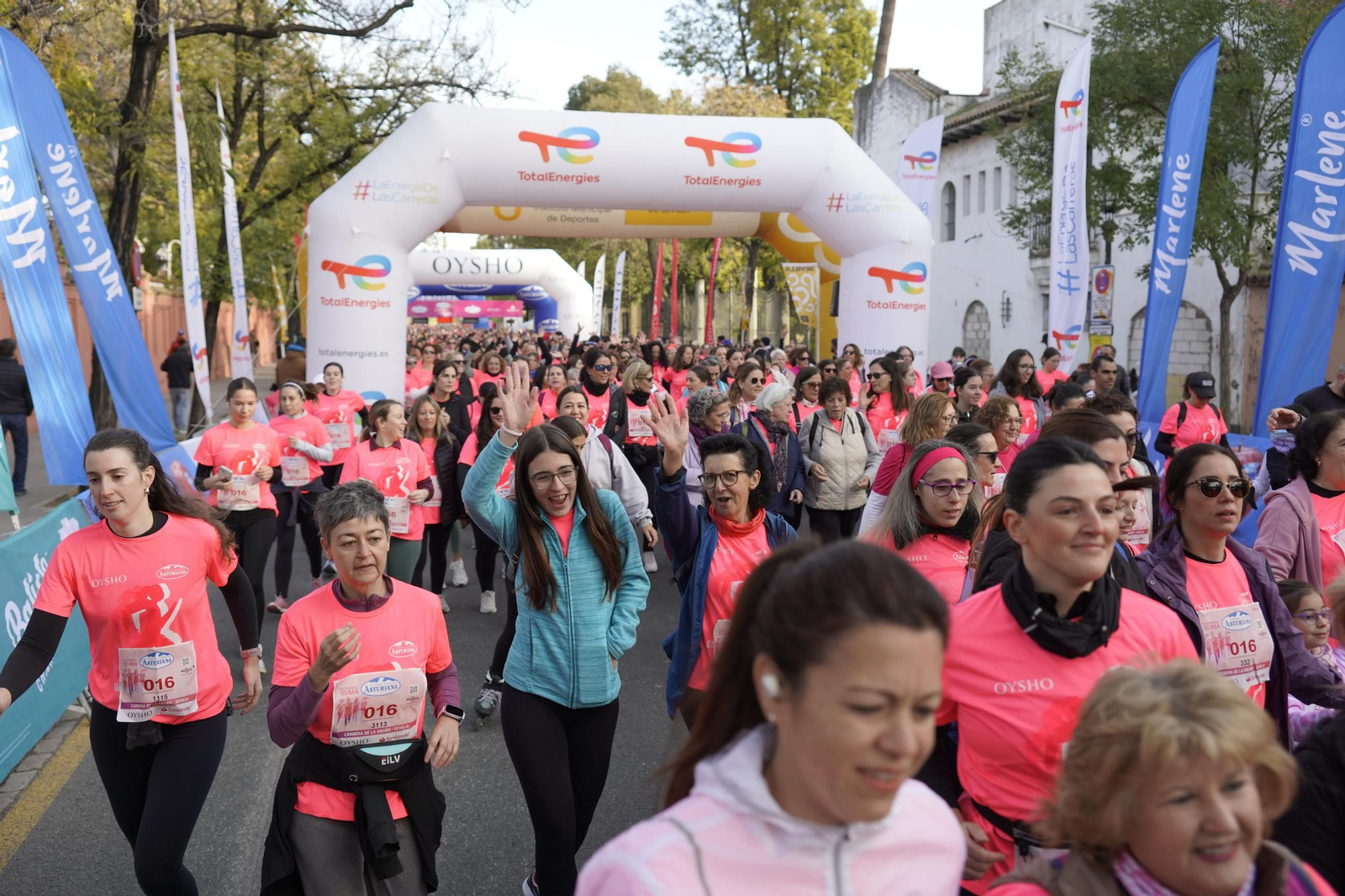 Búscate en las fotos de la Carrera de la Mujer de Sevilla