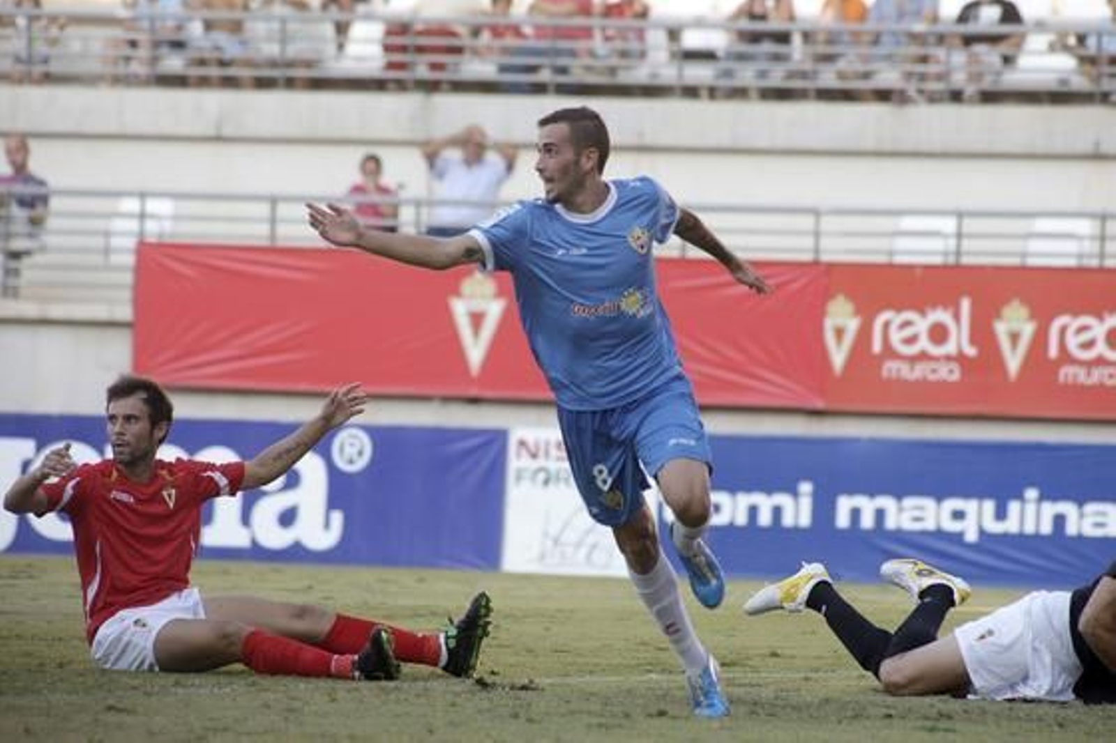 Aleix Vidal se estrenó como goleador rojiblanco tras una gran jugada de Ulloa. / Fran Leonardo