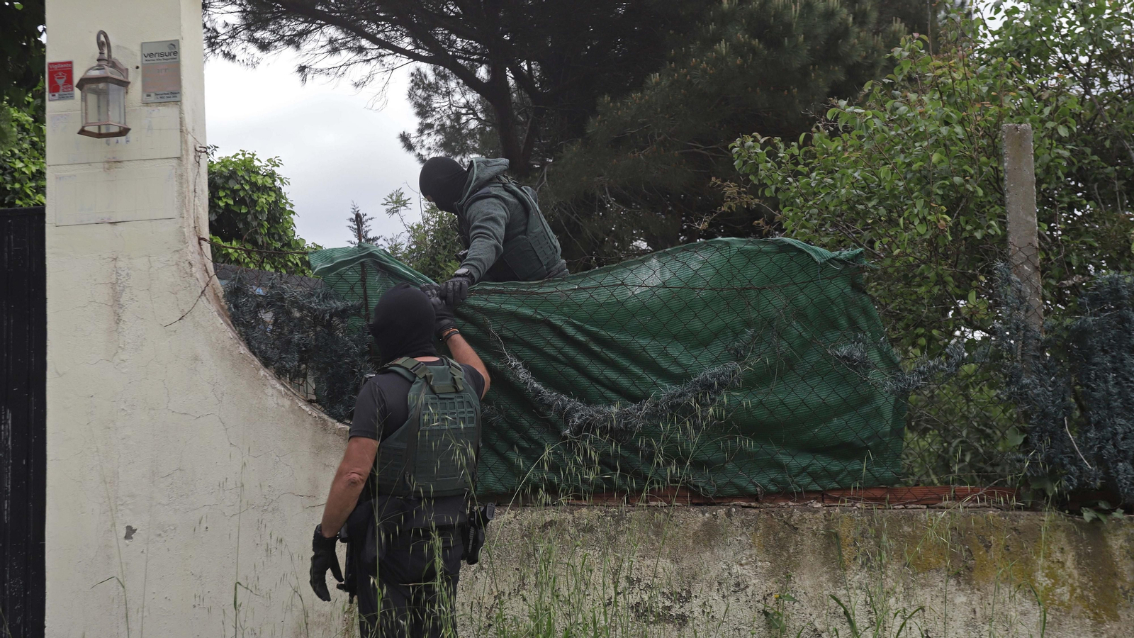 Fotos de los registros de la Guardia Civil en Benharás