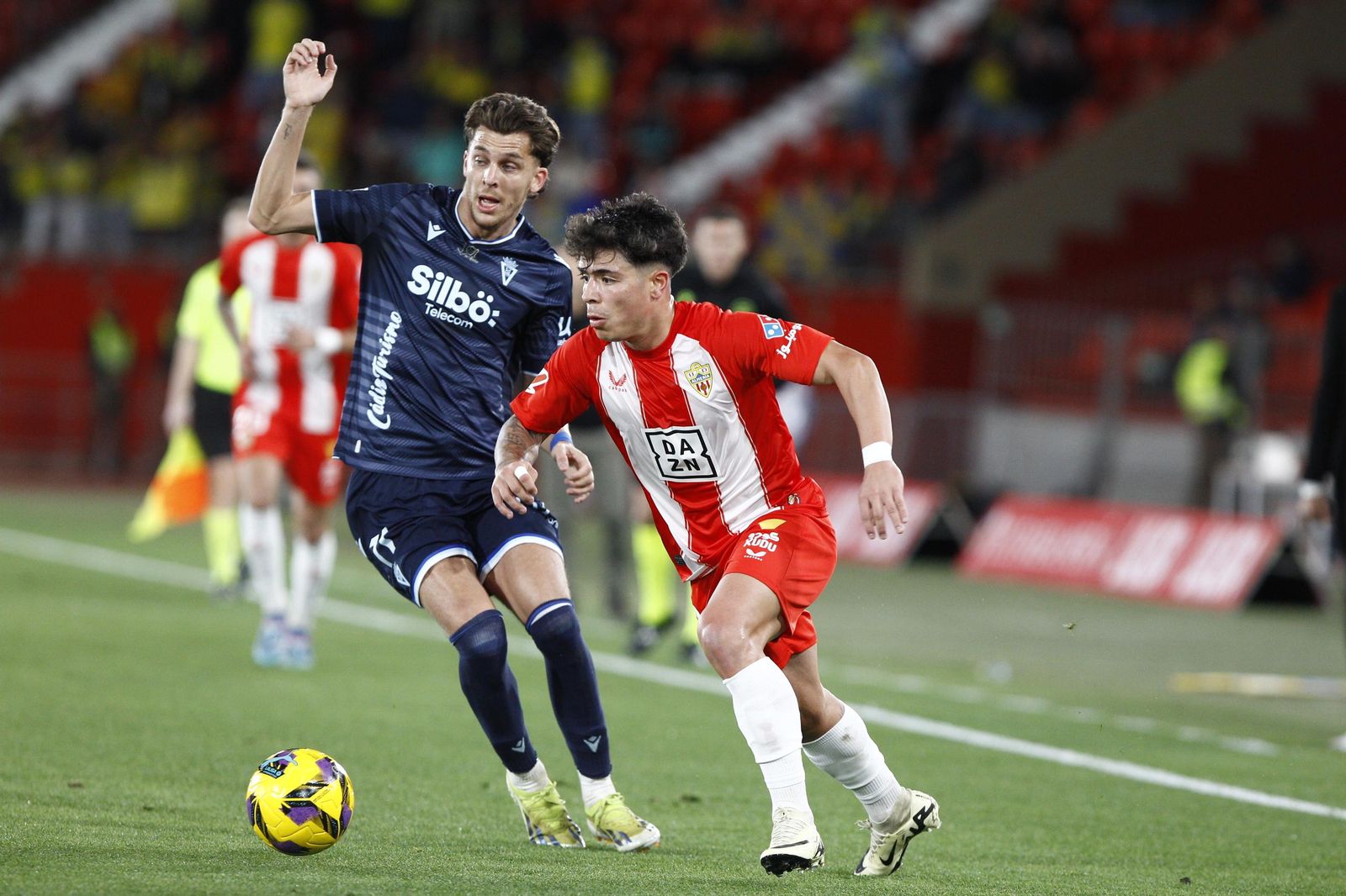 La U.D. Almería empata a uno contra el Cádiz y es campeón de invierno, en imágenes