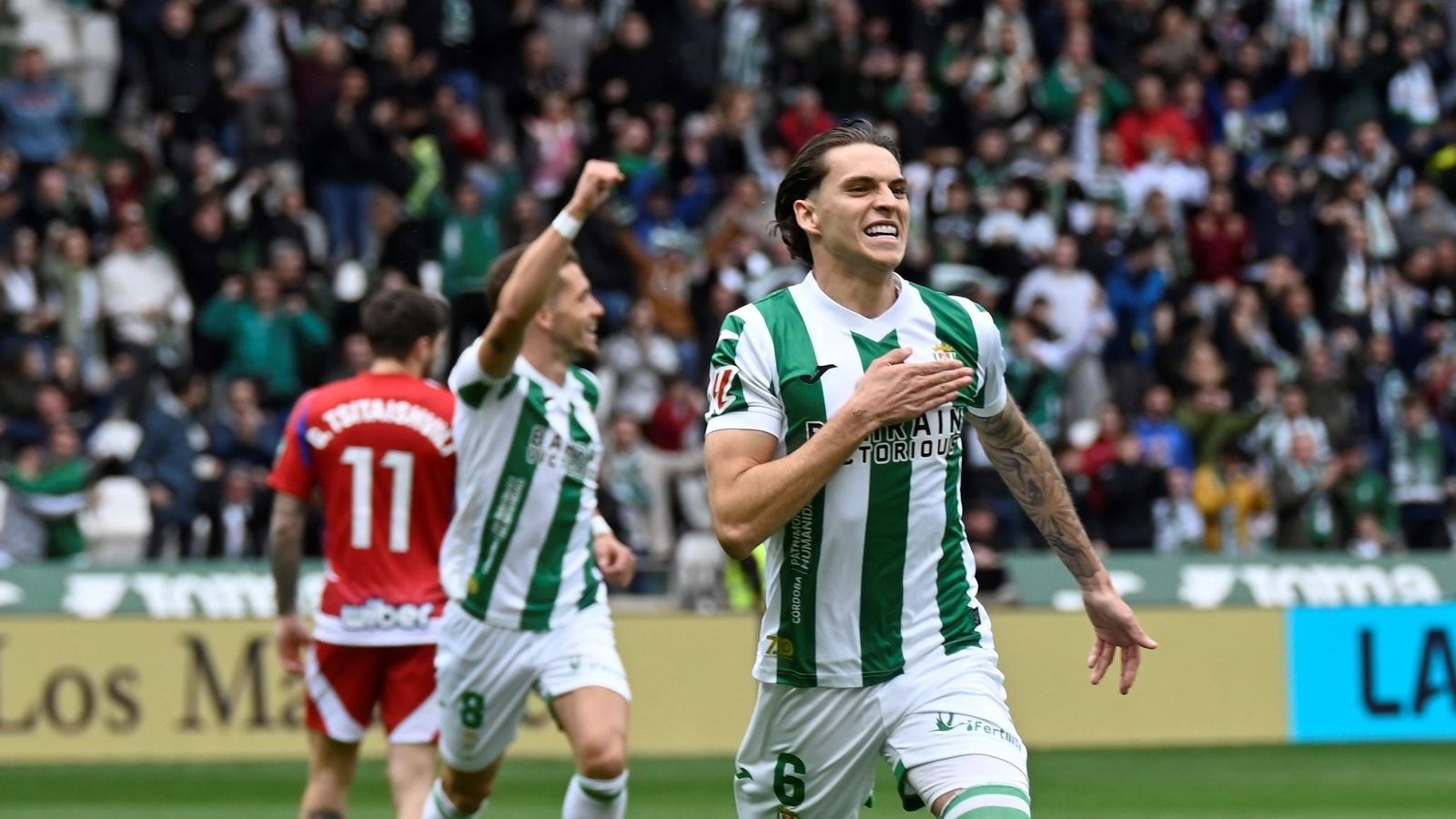 Álex Sala celebra un gol con el Córdoba CF durante un partido del curso pasado.