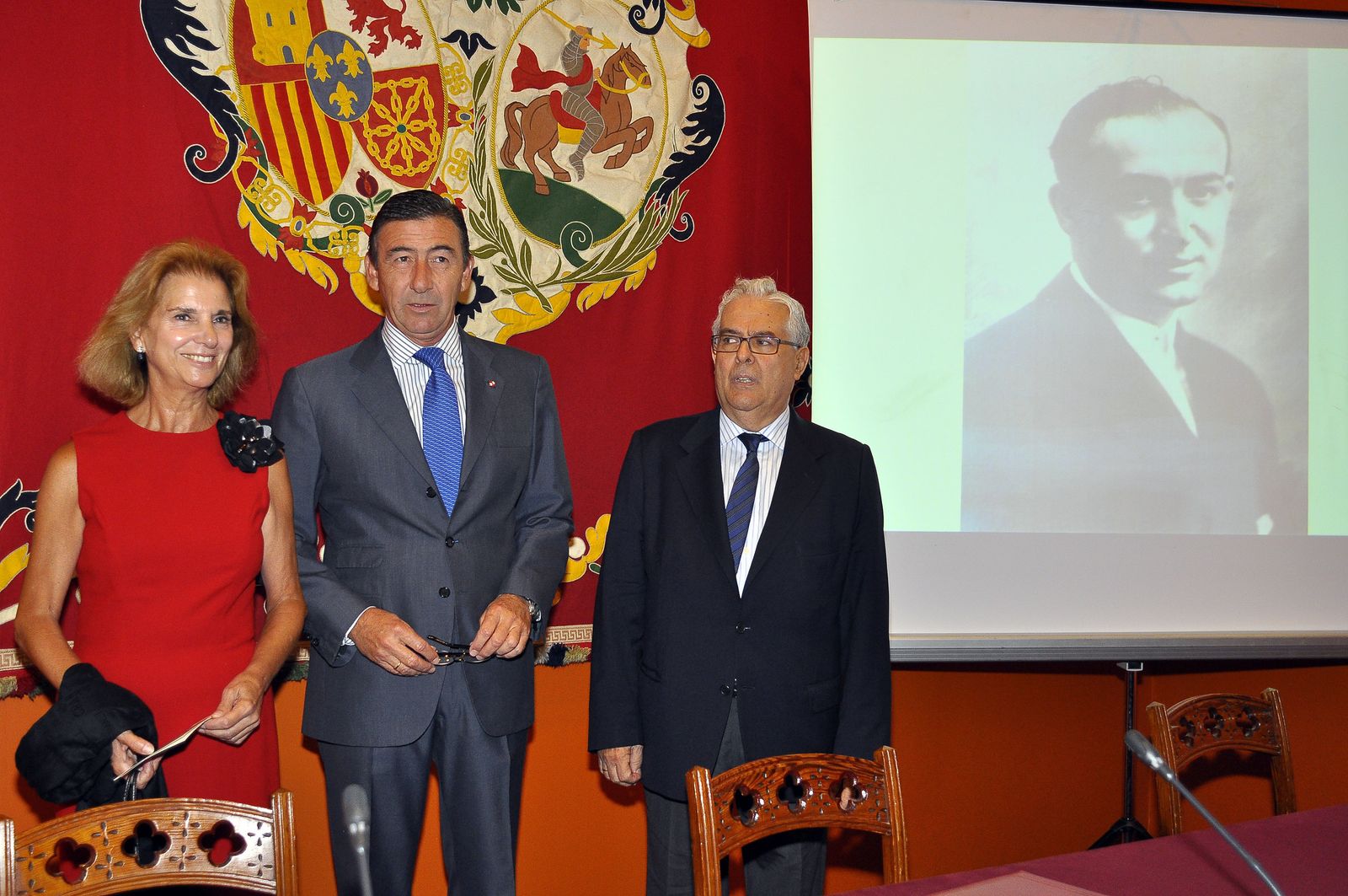 Reelegido Santiago de León y Domecq, en el centro, como teniente hermano mayor de la Real Maestranza de Caballería