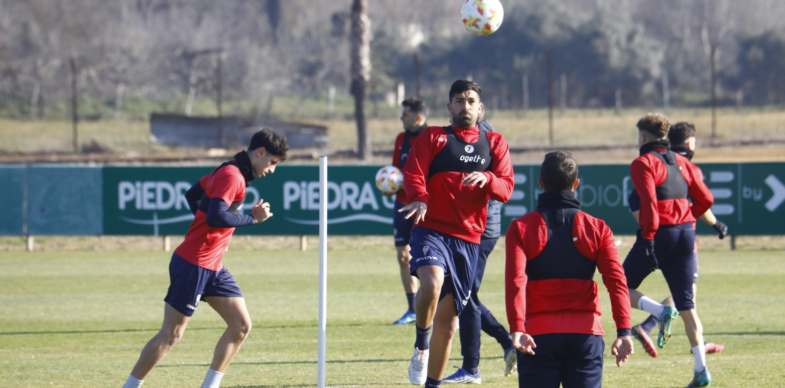 Alberto Jiménez se ejercita en la Ciudad Deportiva junto al grupo.