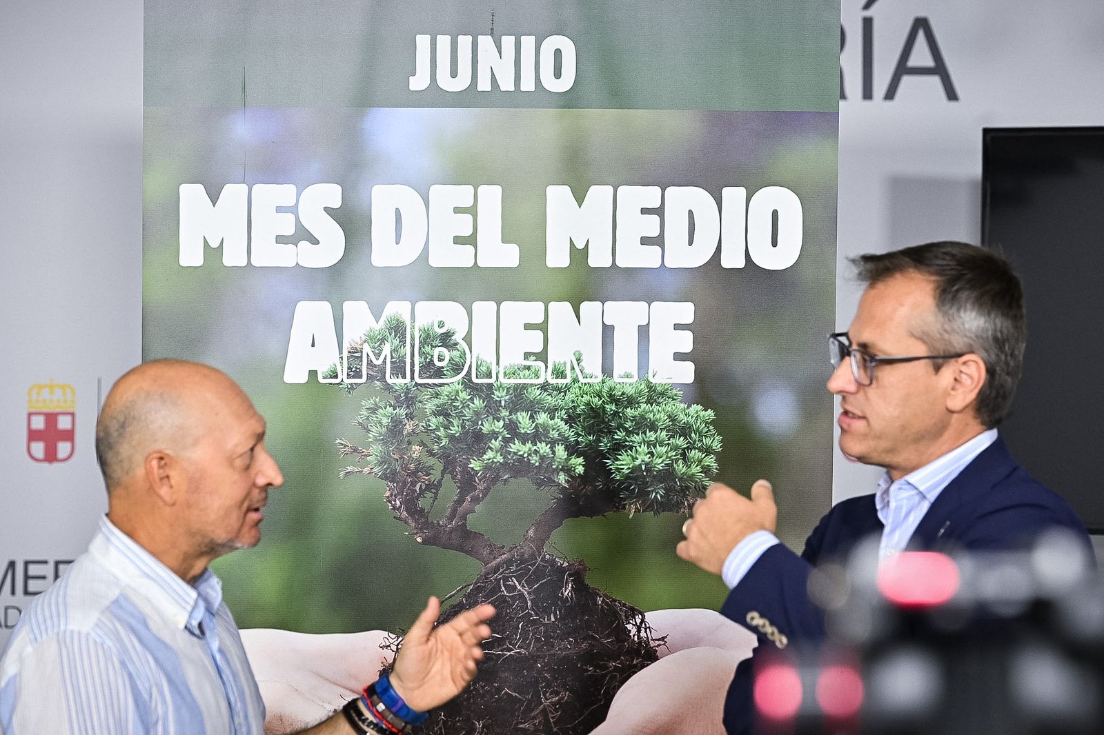 Antonio Urdiales, a la derecha, en la presentación del programa de actividades