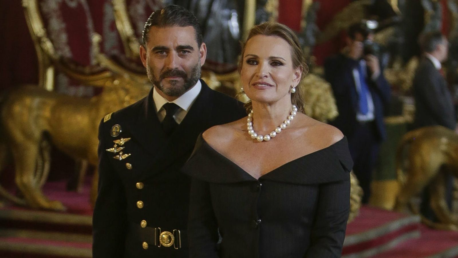 Ainhoa Arteta con su marido, Matía Urrea, en una audiencia en Zarzuela.